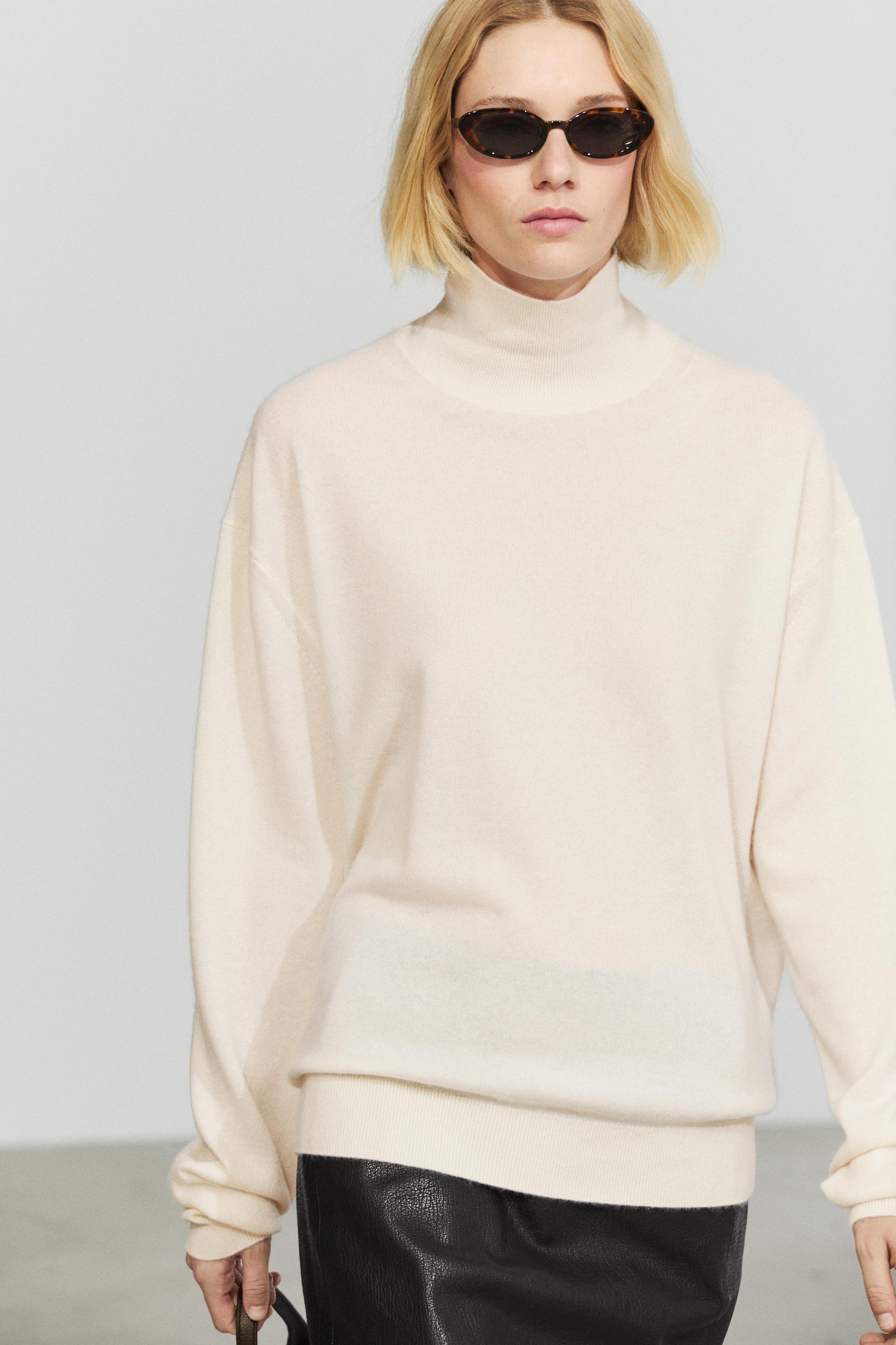100% cashmere high neck knit sweater