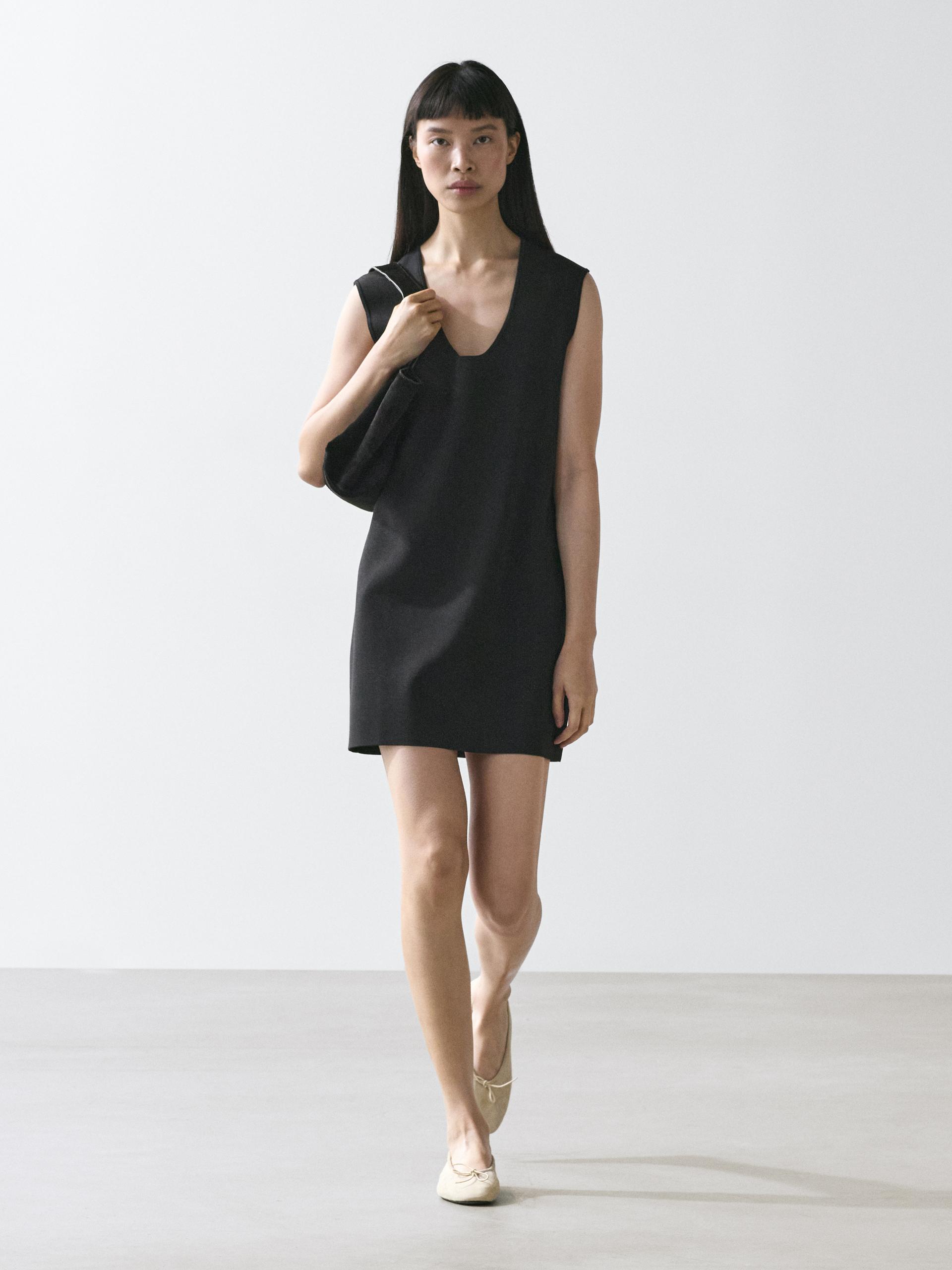 Vestido mini fluido · Negro · Gorras Y Sombreros | Massimo Dutti