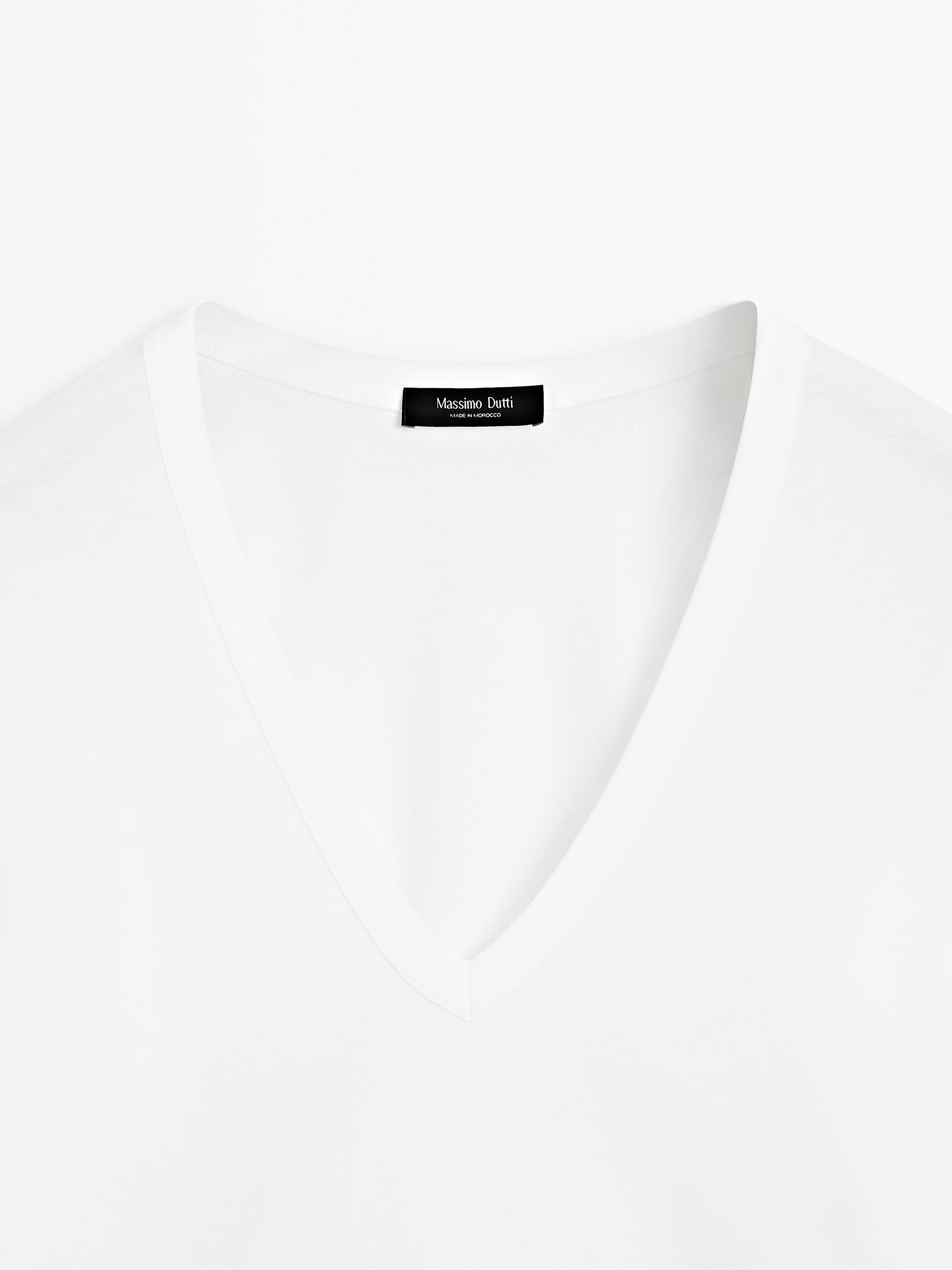 Oversize V-neck T-shirt