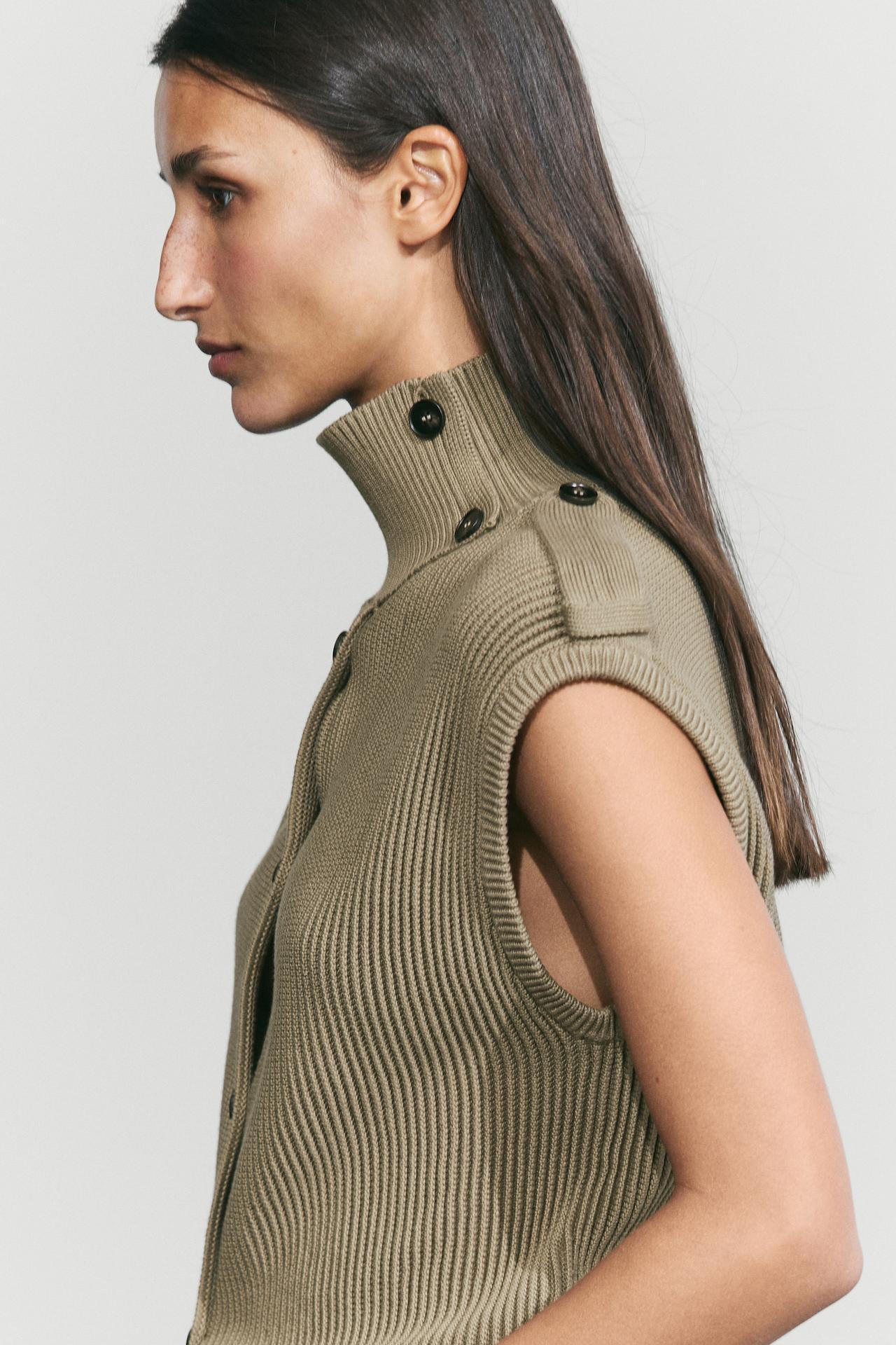 100% cotton high-neck knit vest — KHAKI
