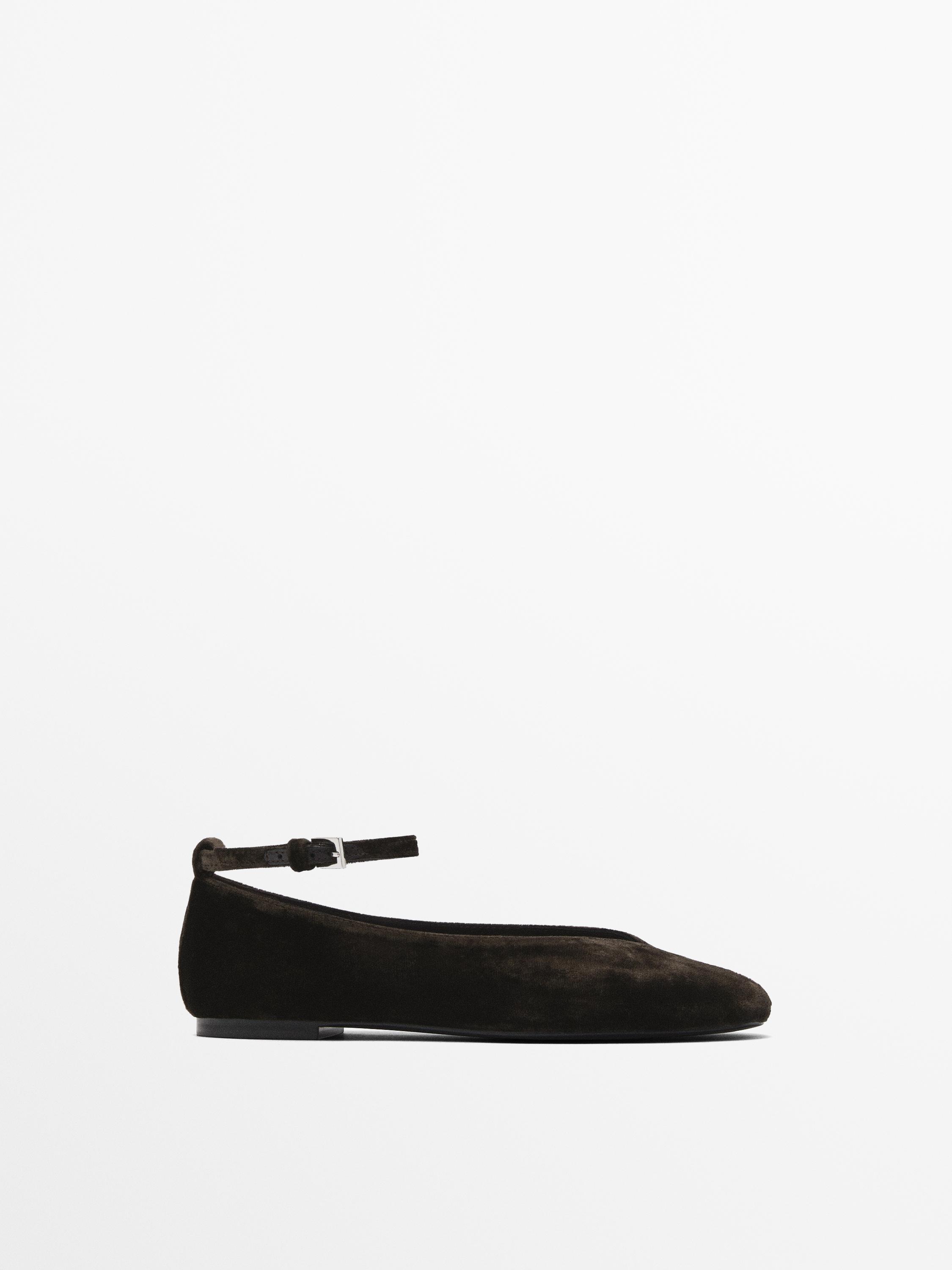 Ballet flats with detachable strap