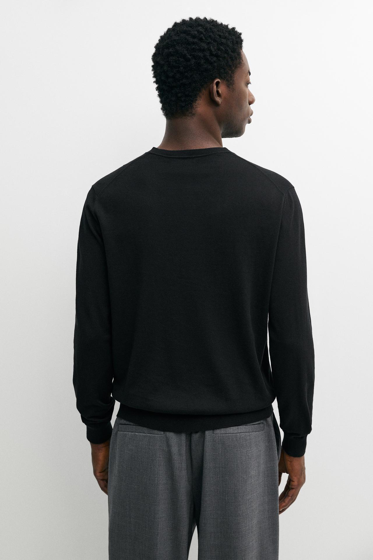 Cotton blend V-neck knit sweater — BLACK