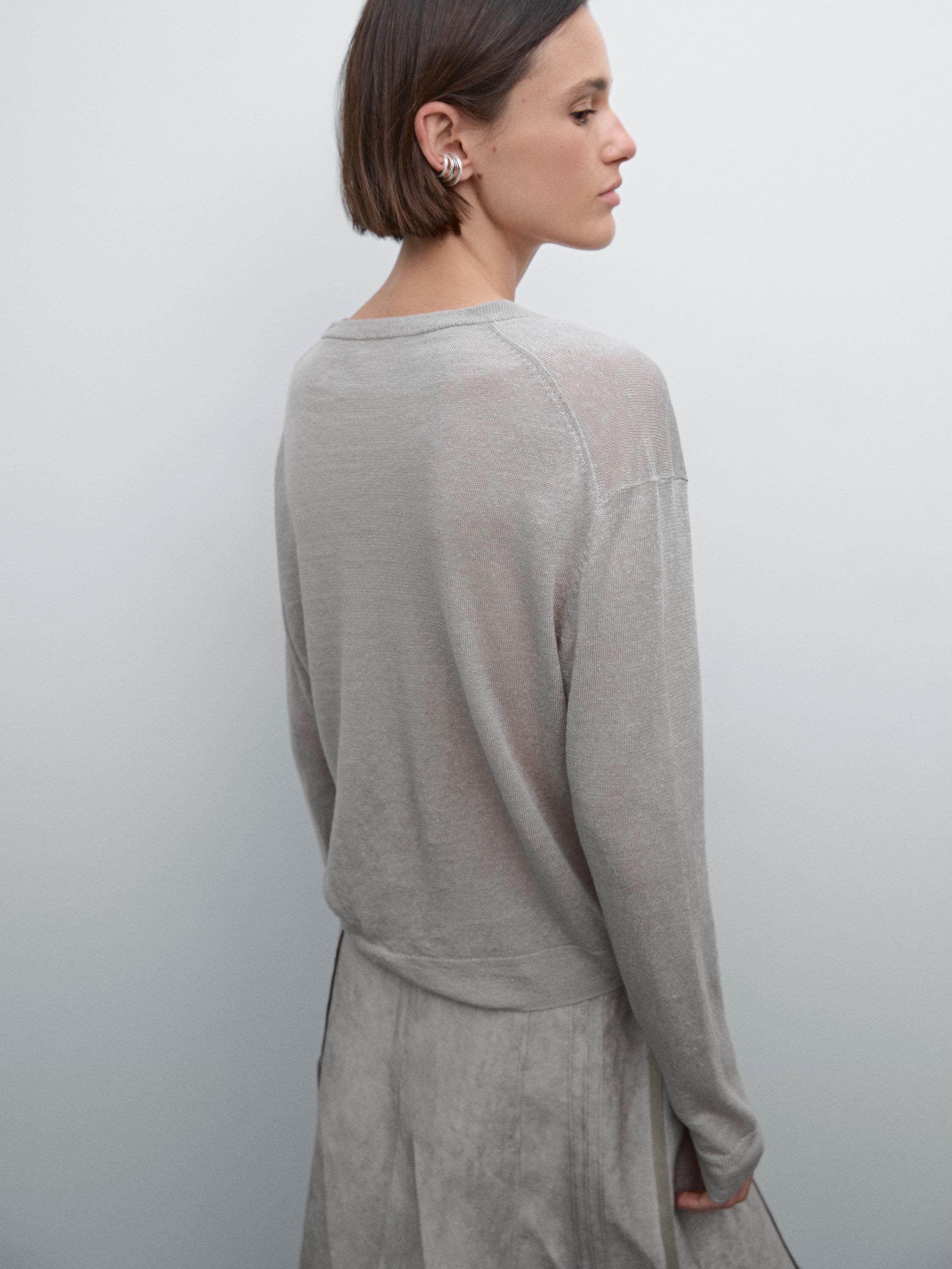 تنورة بصبغة غير متجانسة وتفصيل بدرزات