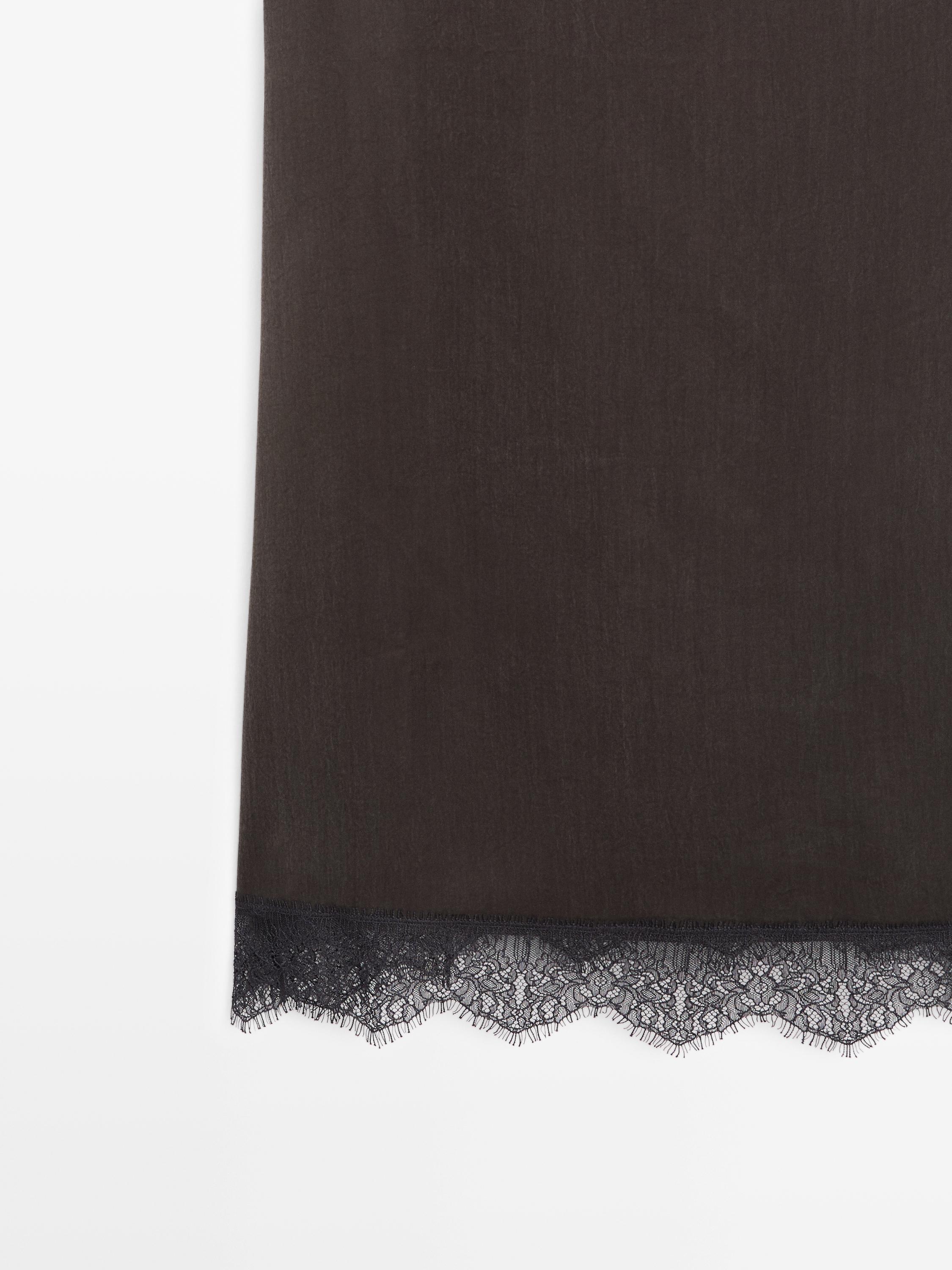 Short flowing dress with lace detail — Chocolate
