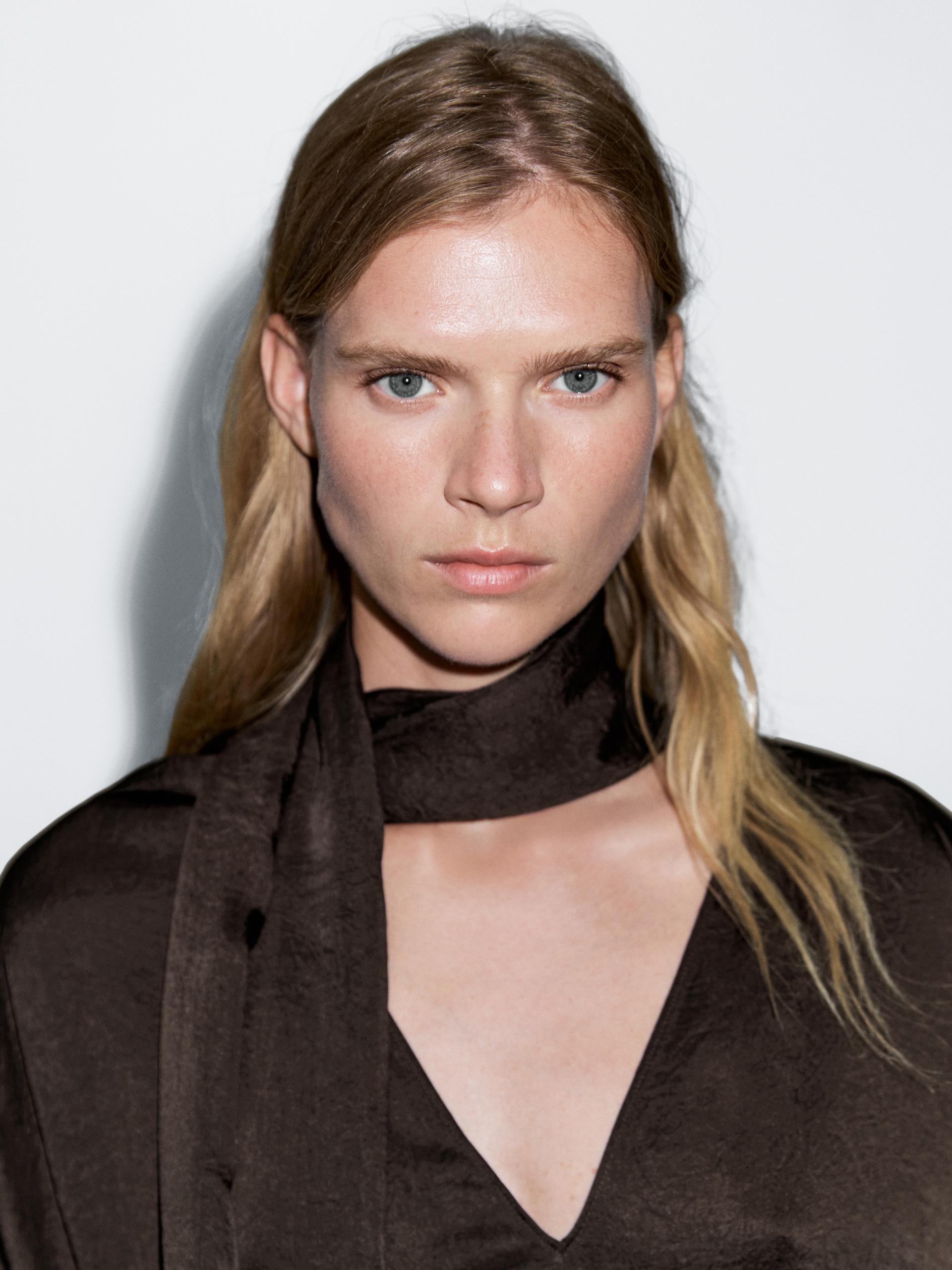 Długa Luźna Bluzka Z Wiązaniem Na Szyi - Brązowy - S - Massimo Dutti - Kobieta