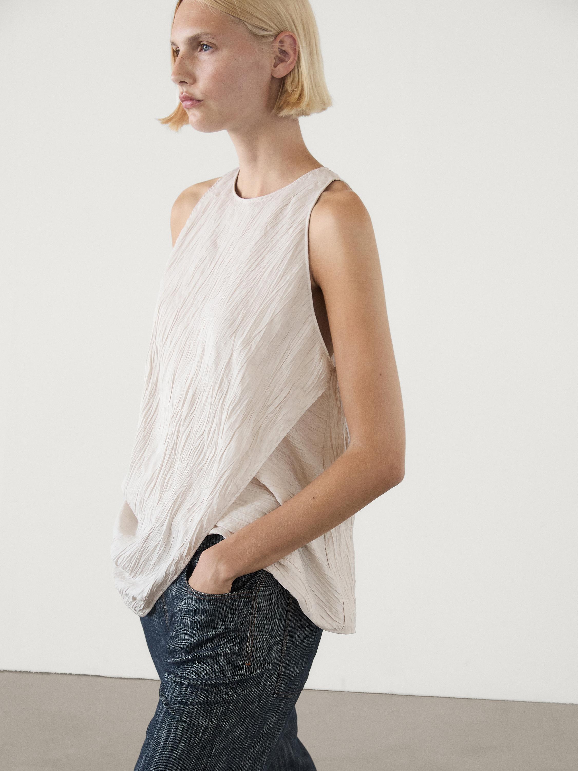 Top texturé asymétrique dans le bas