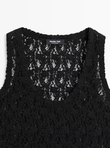 Round neck lace top — BLACK 4