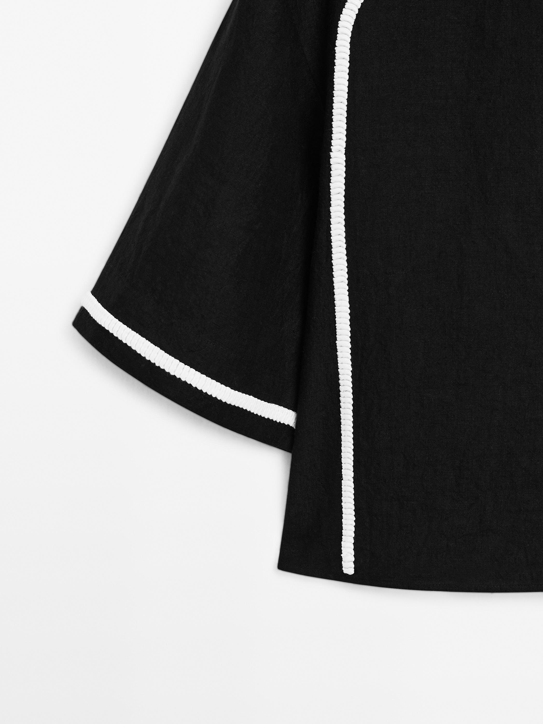 Blusa detalle bordado contraste
