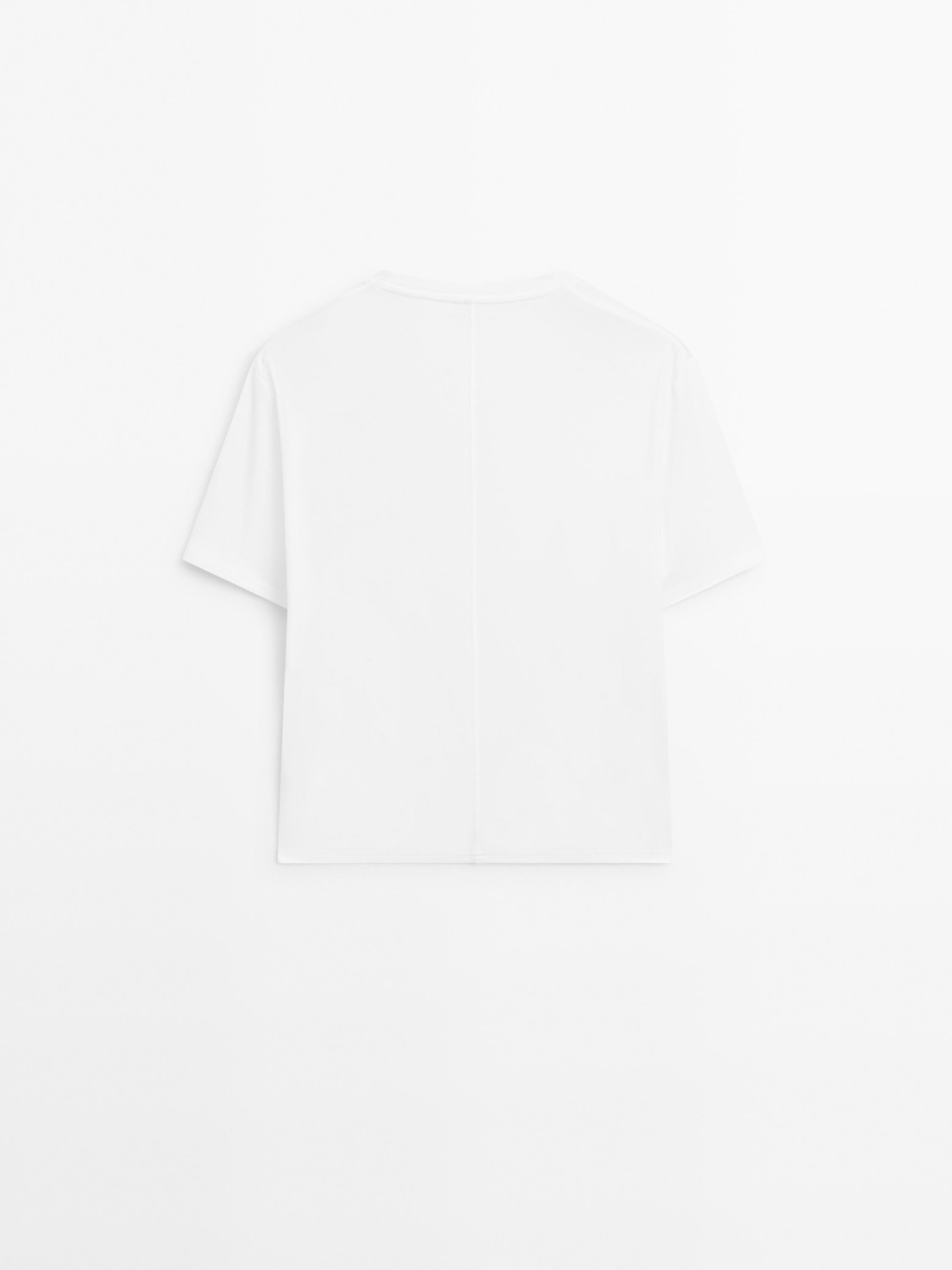 Футболка с декоративными швами сзади