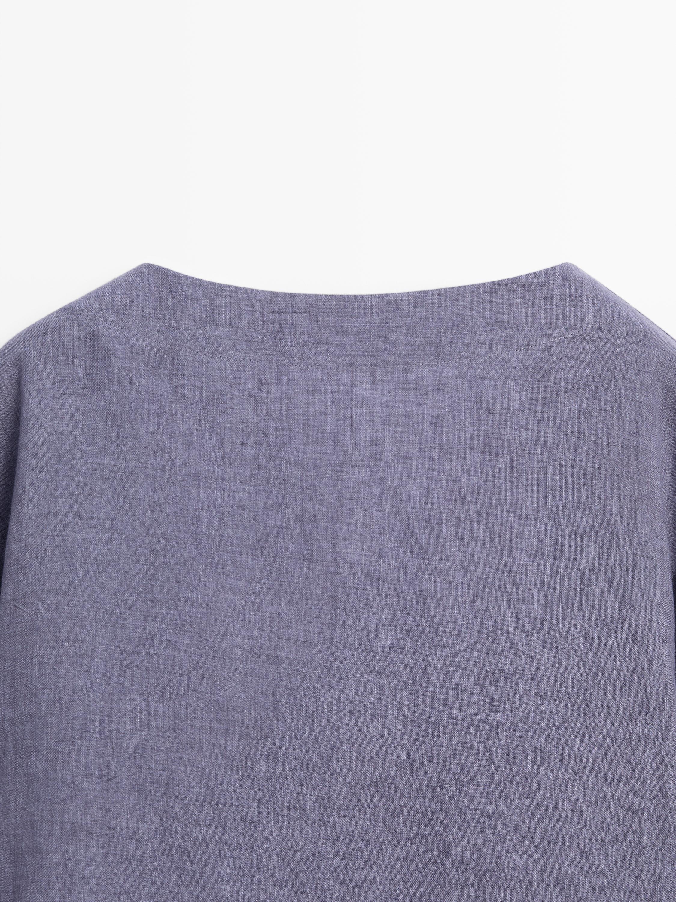 Blusa escote pico detalle manga