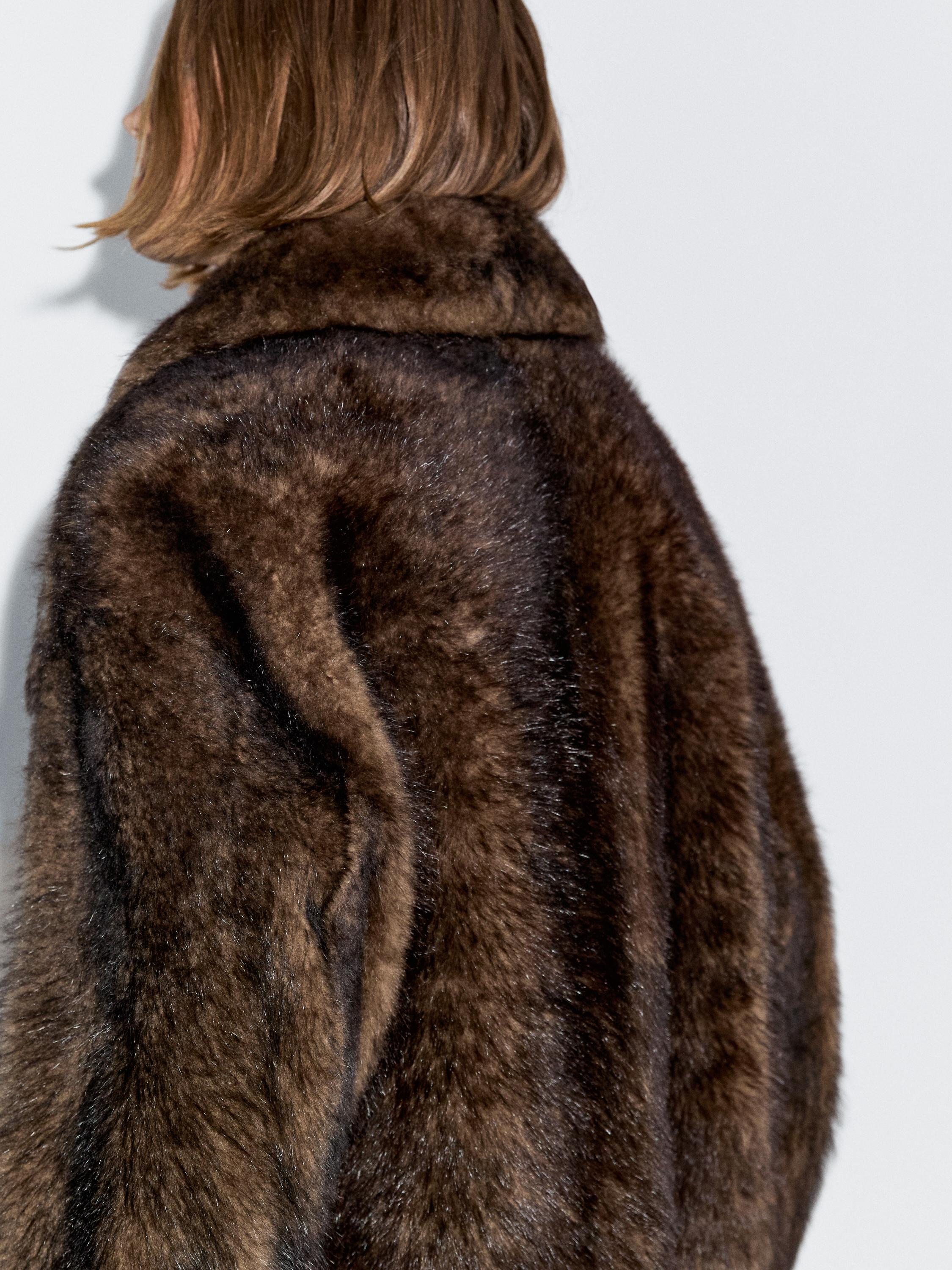 Short leather coat with fur — BROWN