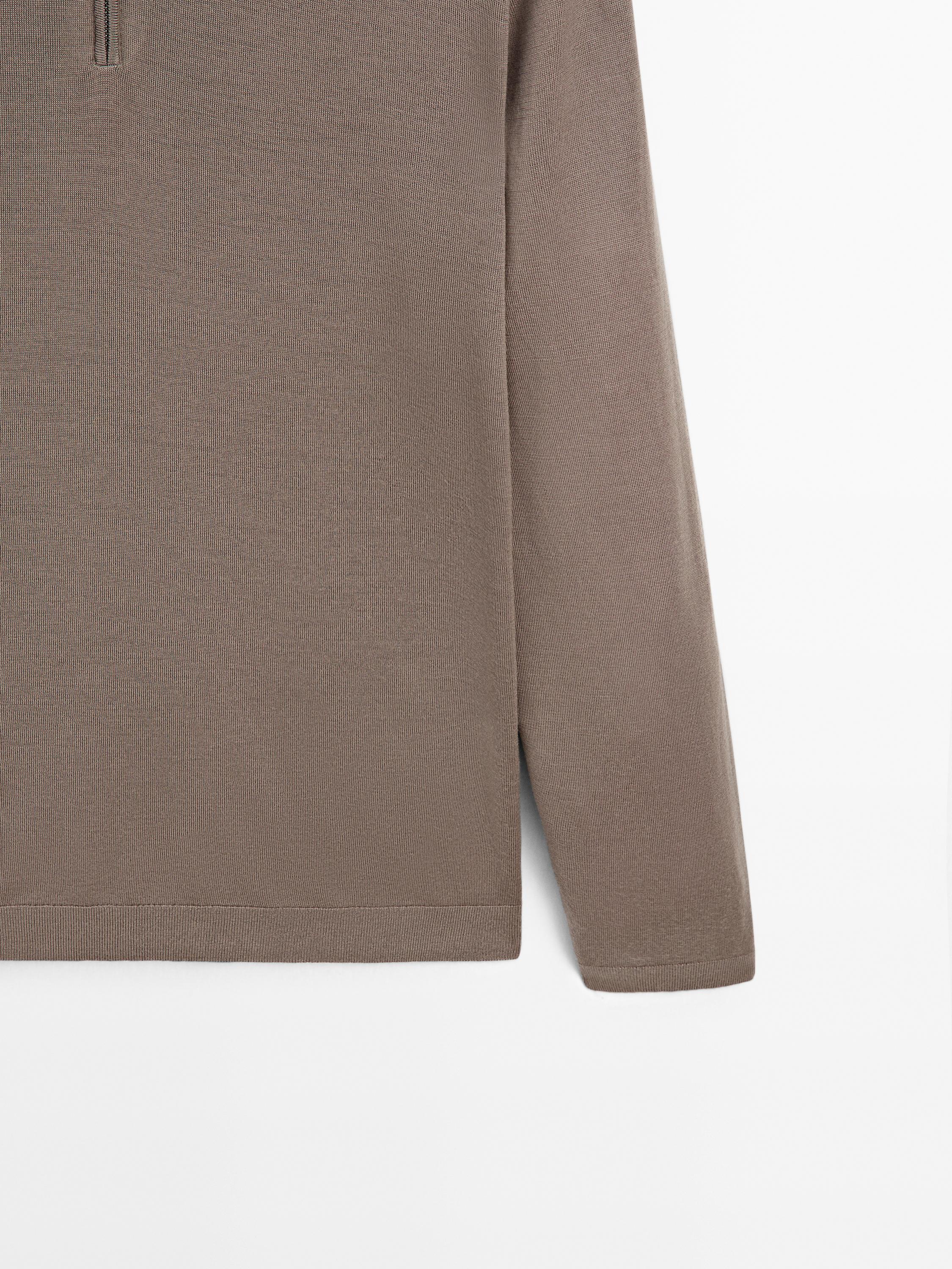 Mock turtleneck sweater in 100% merino wool