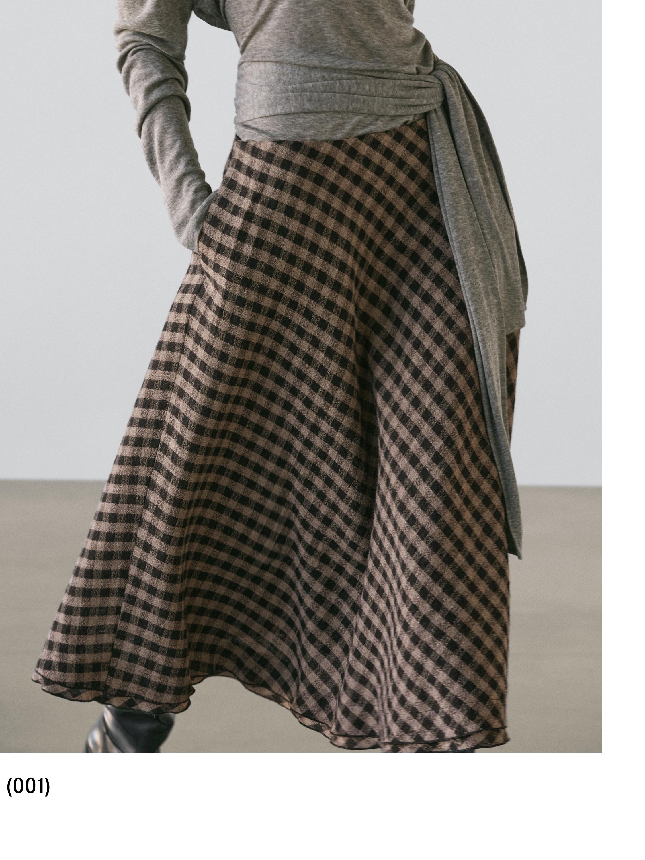 Kambanë me detaje me kuadrate