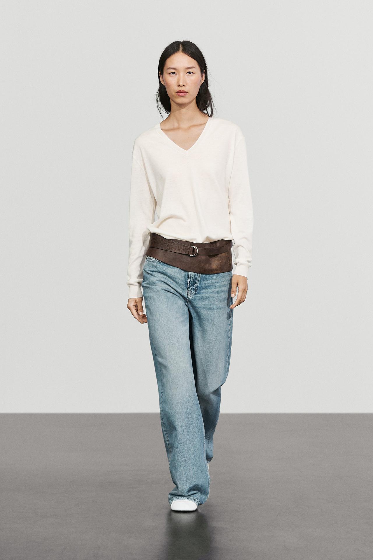 V-neck knit sweater — CREAM