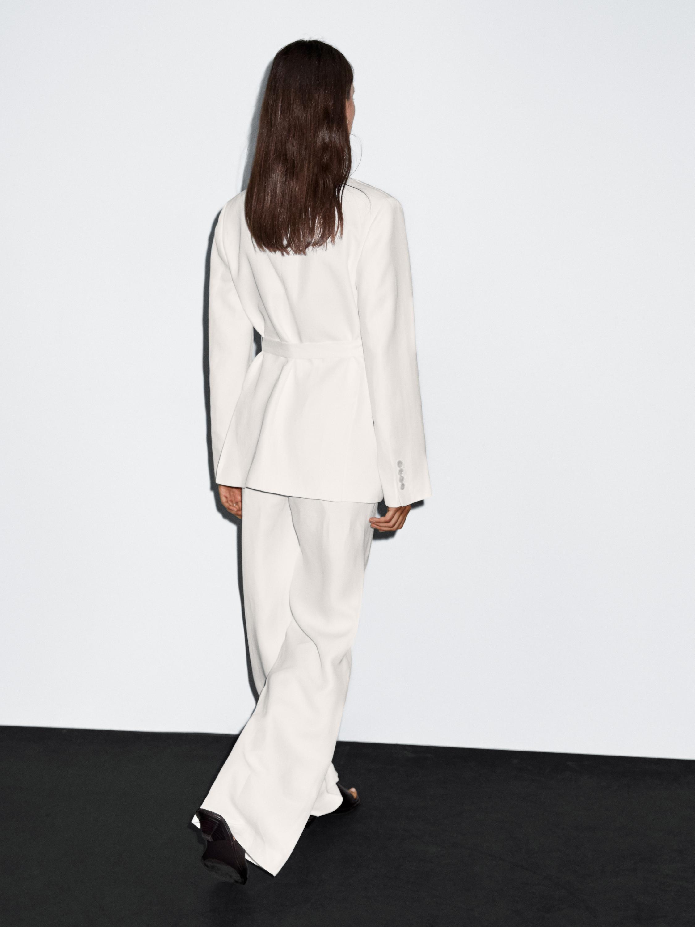 Veste de tailleur à col roulé