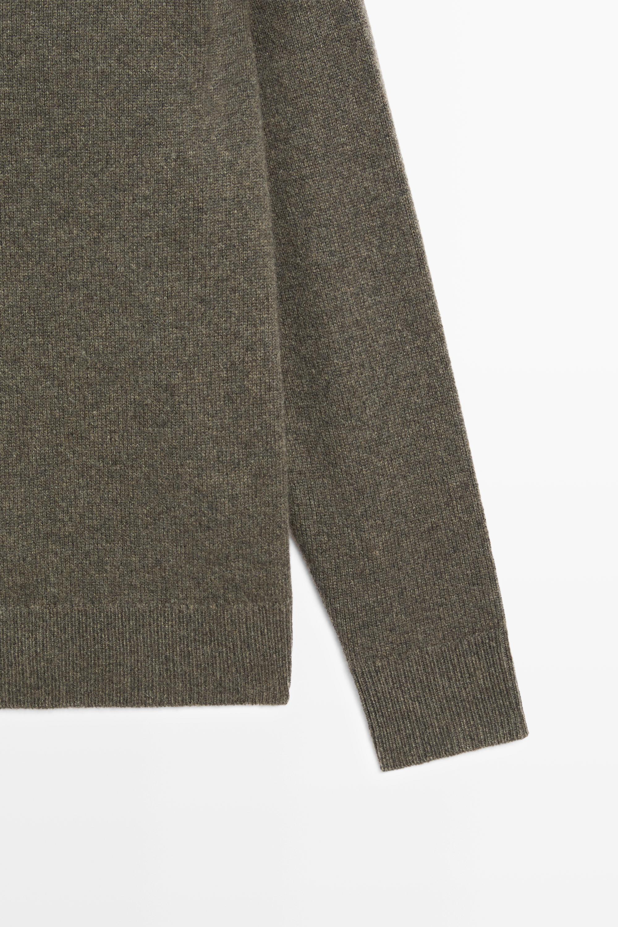 100% cashmere oversize knit sweater — Greyish green