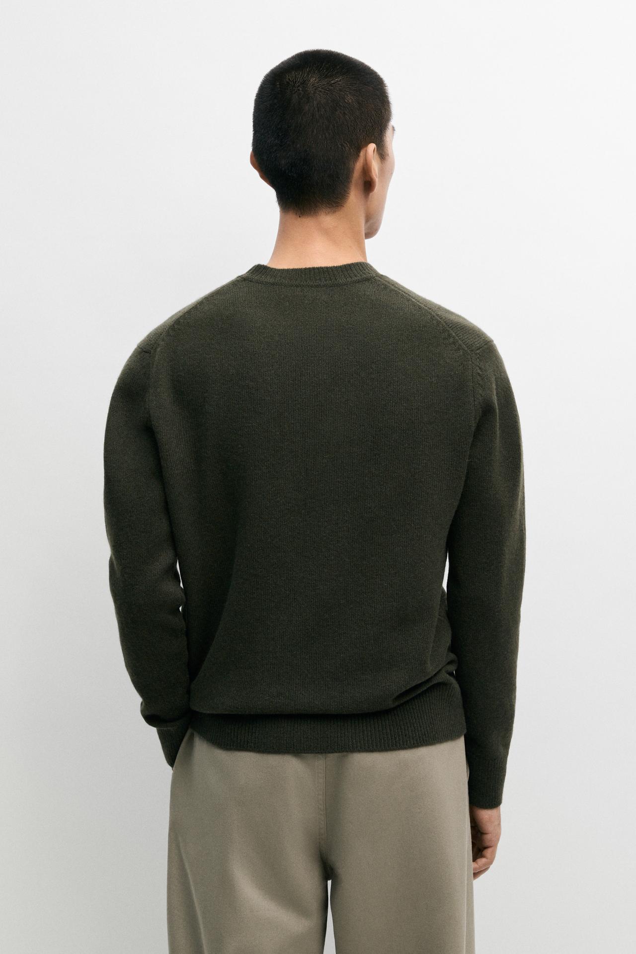 100% wool knit sweater with round neck — KHAKI GREEN