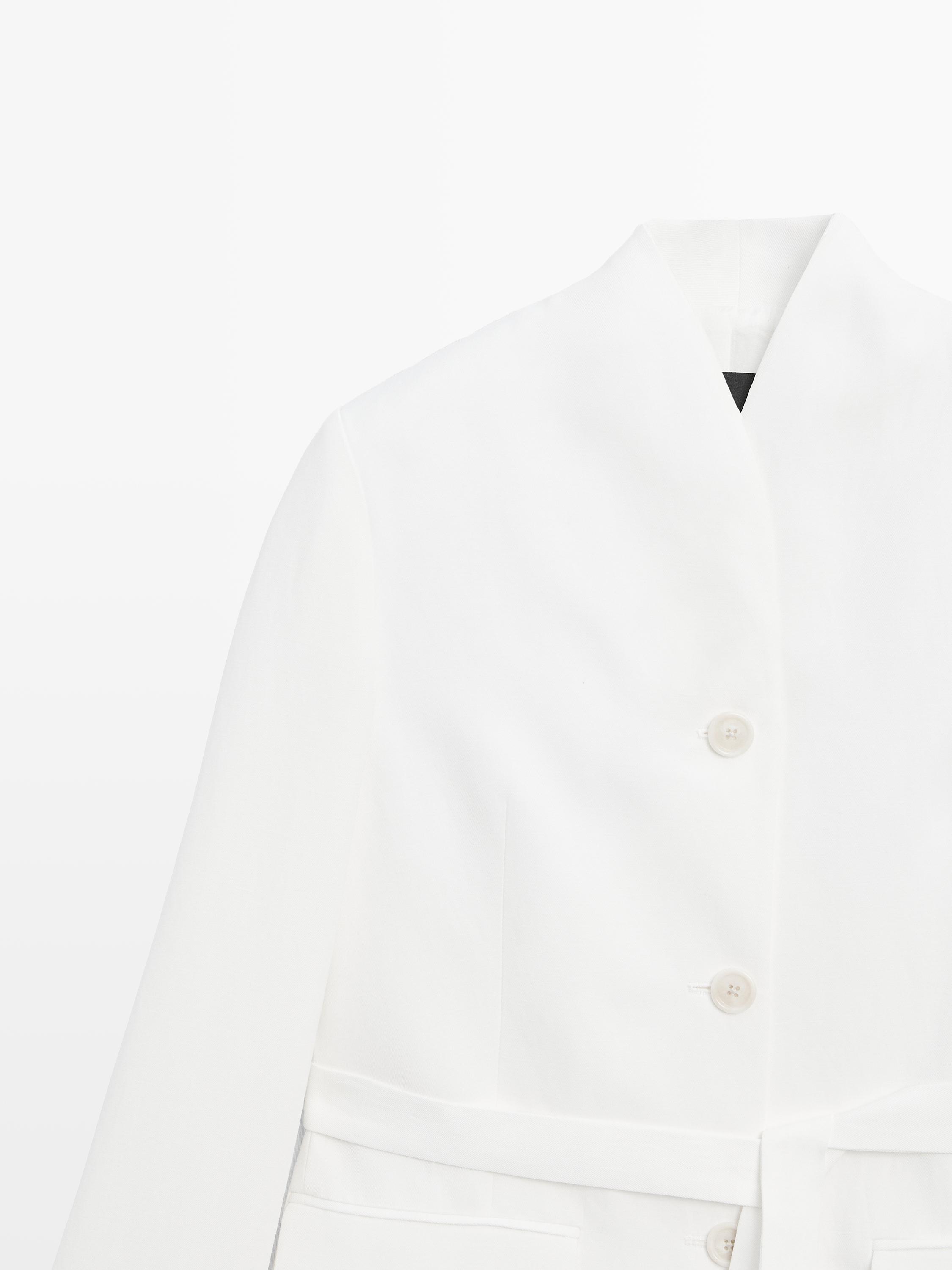 Veste de tailleur à col roulé
