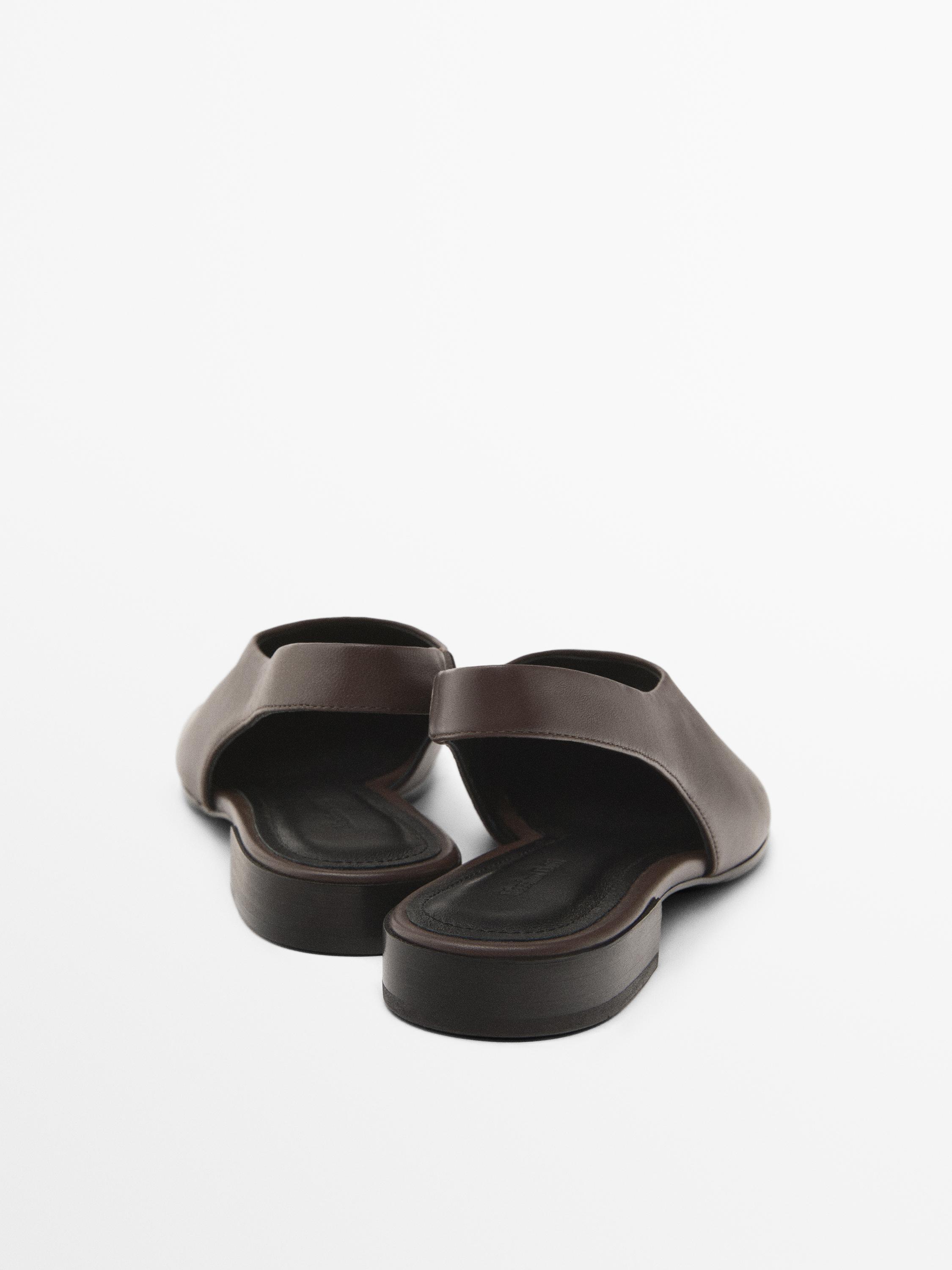 Flat mules