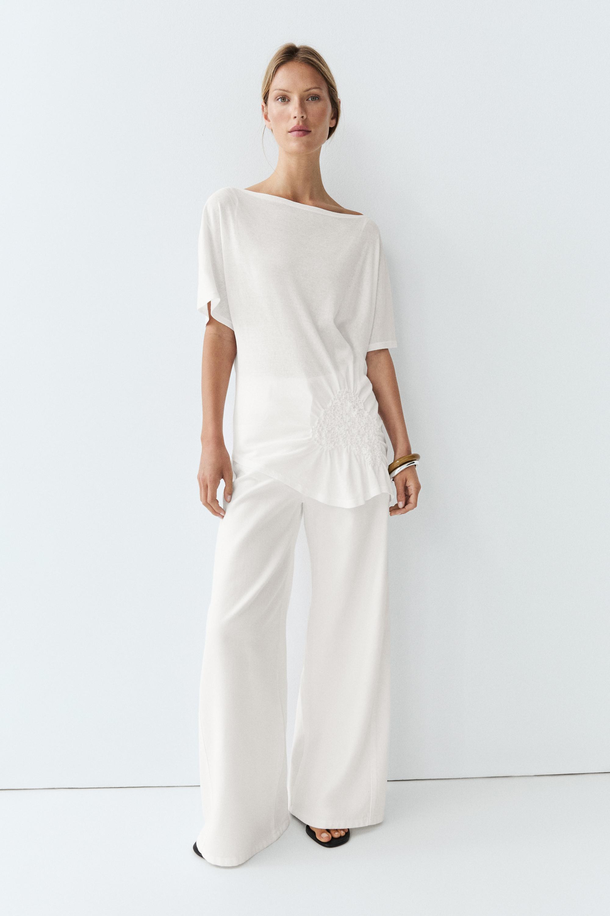 Asymmetric top with embroidered detail — Off white