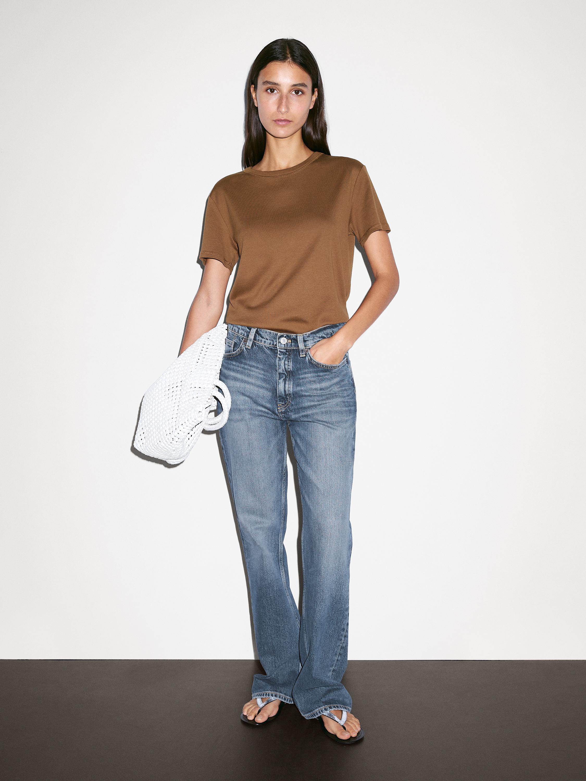 T-shirt com pormenor na gola regular fit