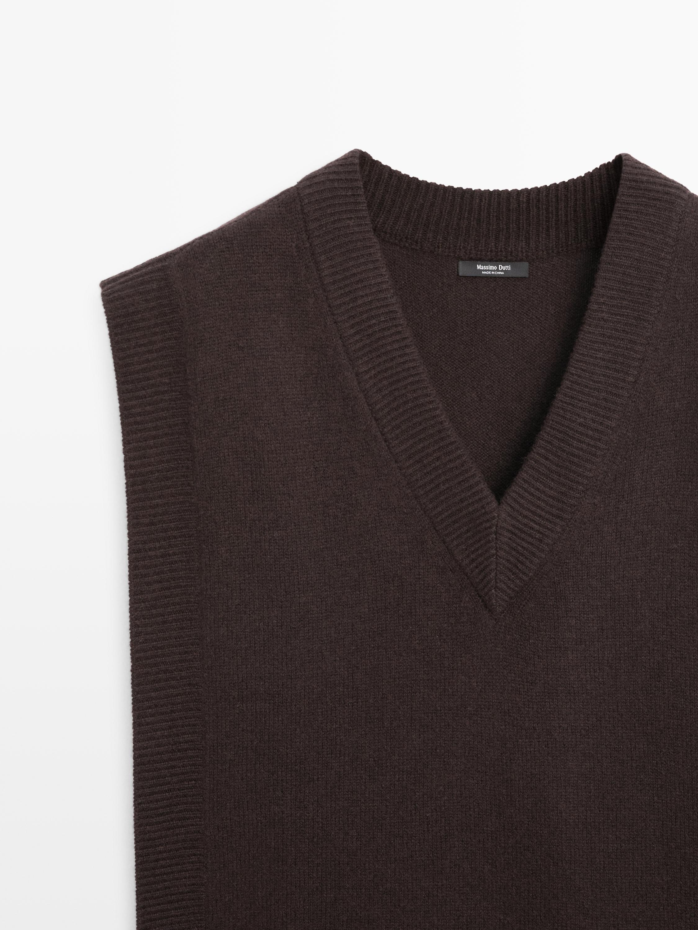 V-neck bib with tie details — BROWN