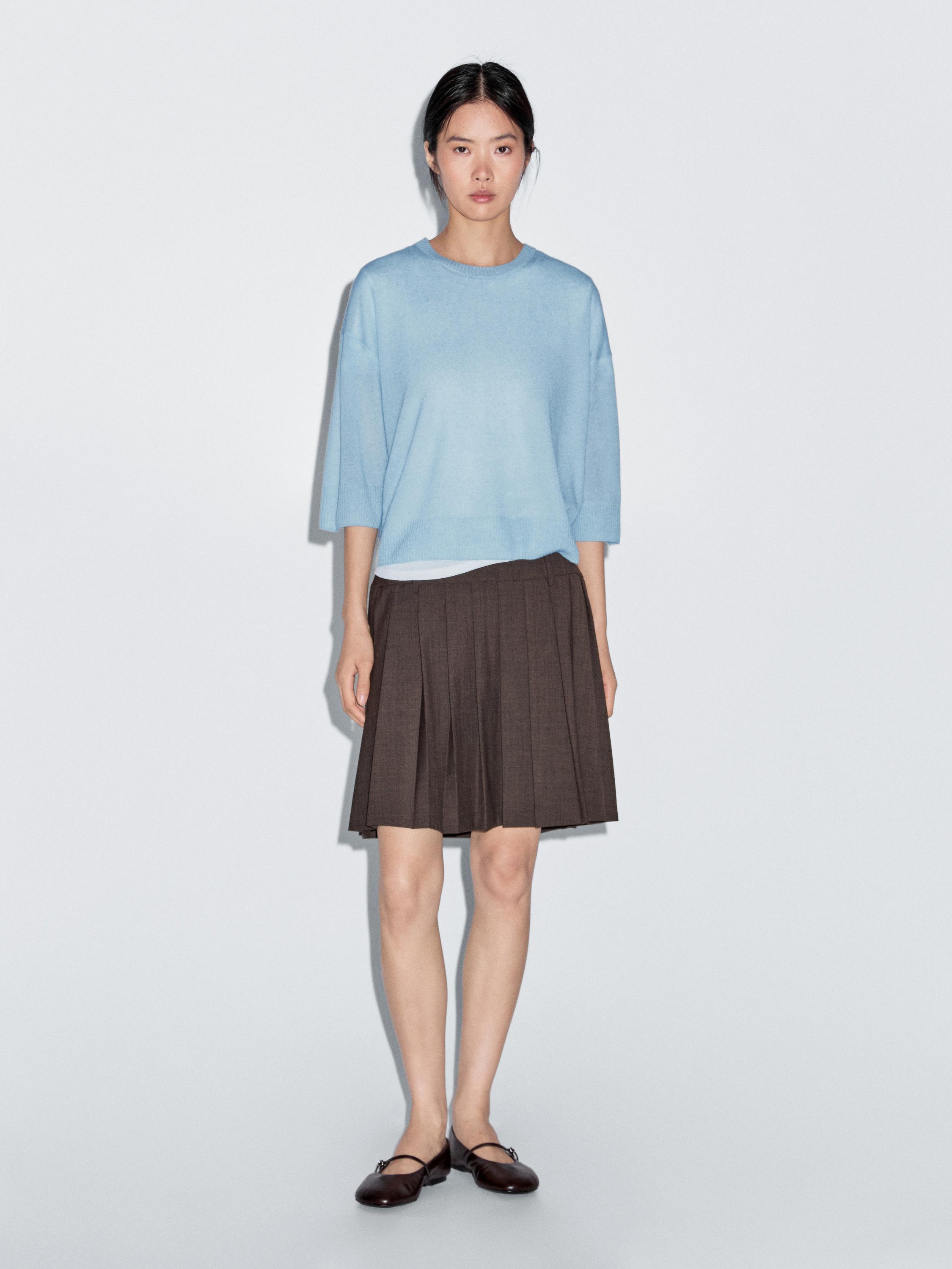 Loose-fitting wool blend sweater