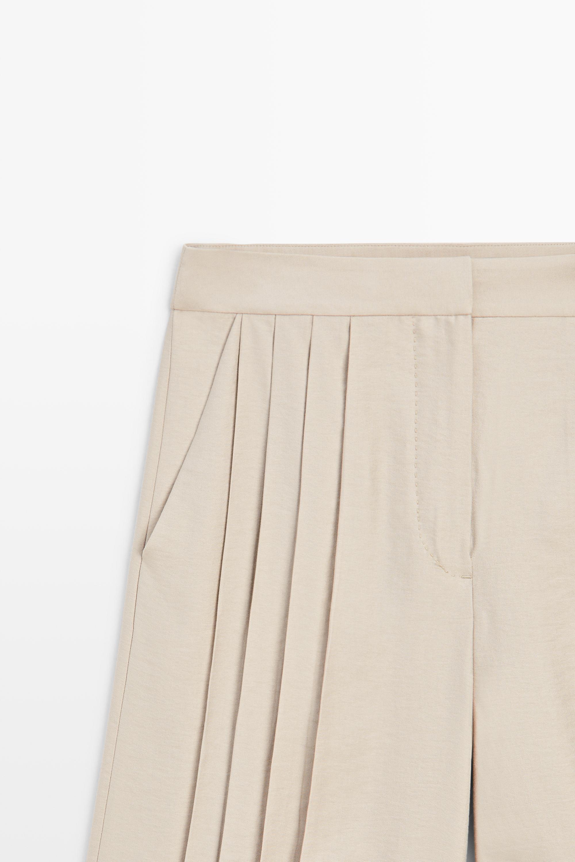 Flowing pleated Bermuda shorts - STUDIO — STONE
