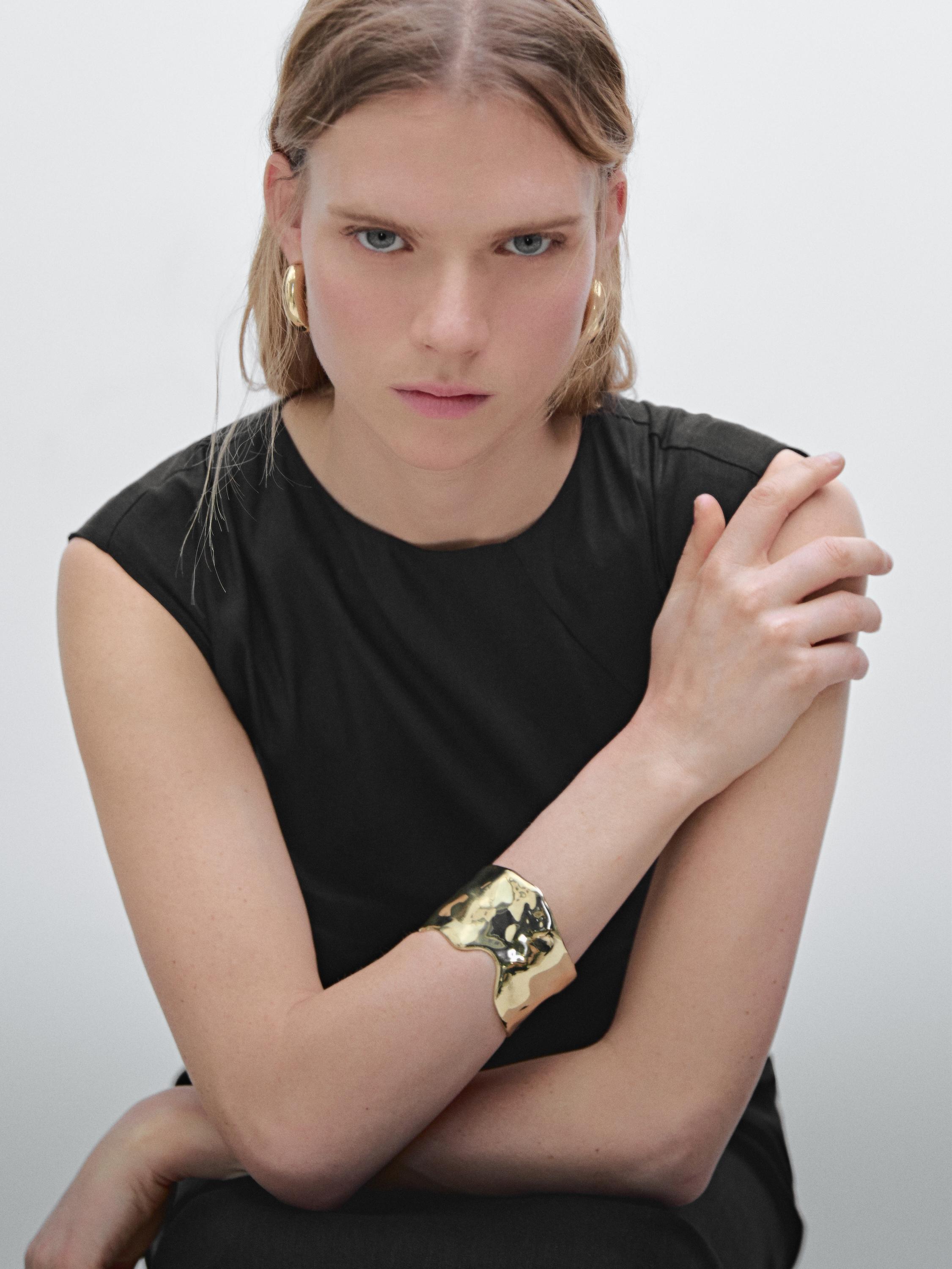 Irregular wide bracelet