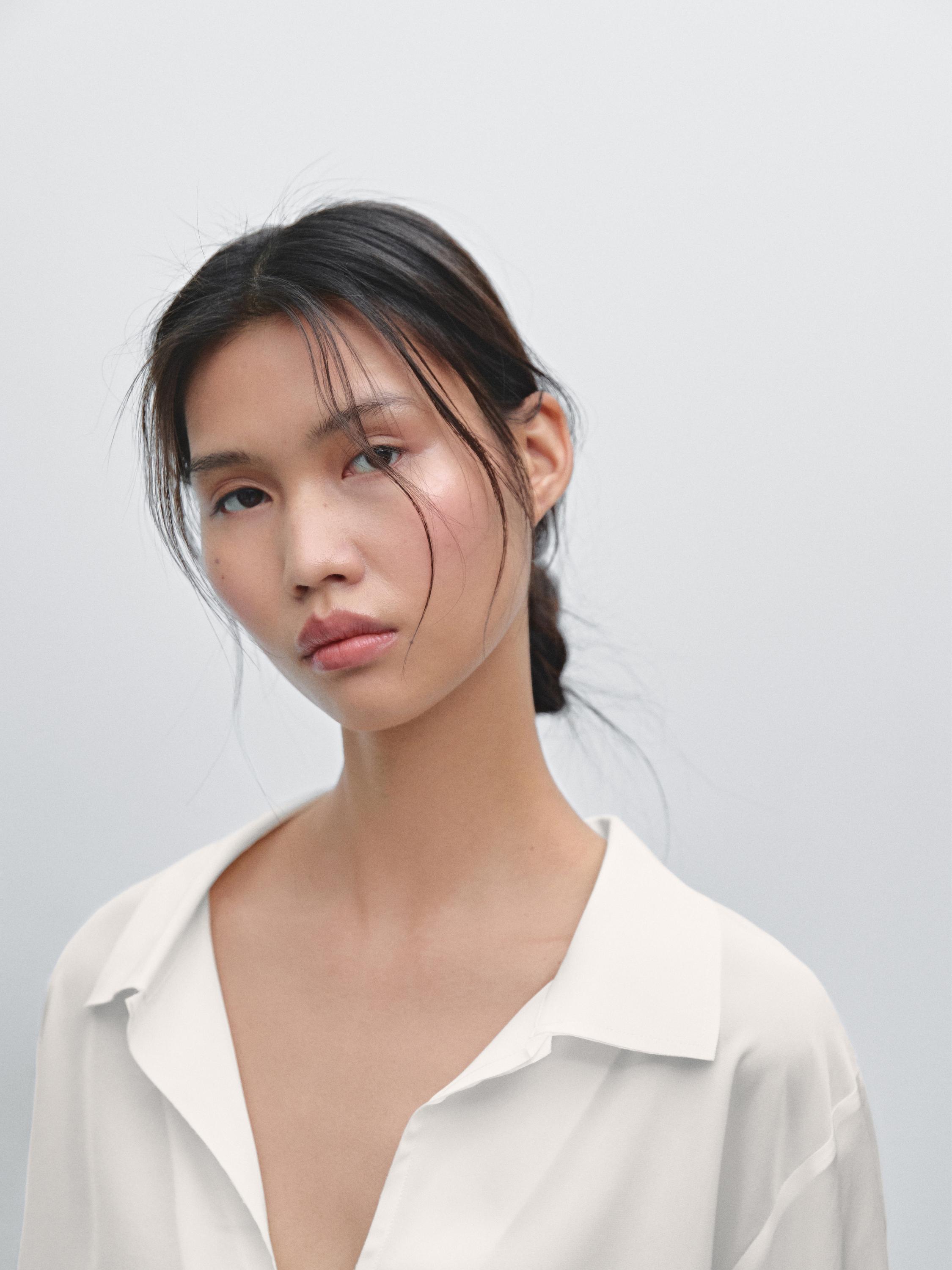 Flowing shirt with polo collar