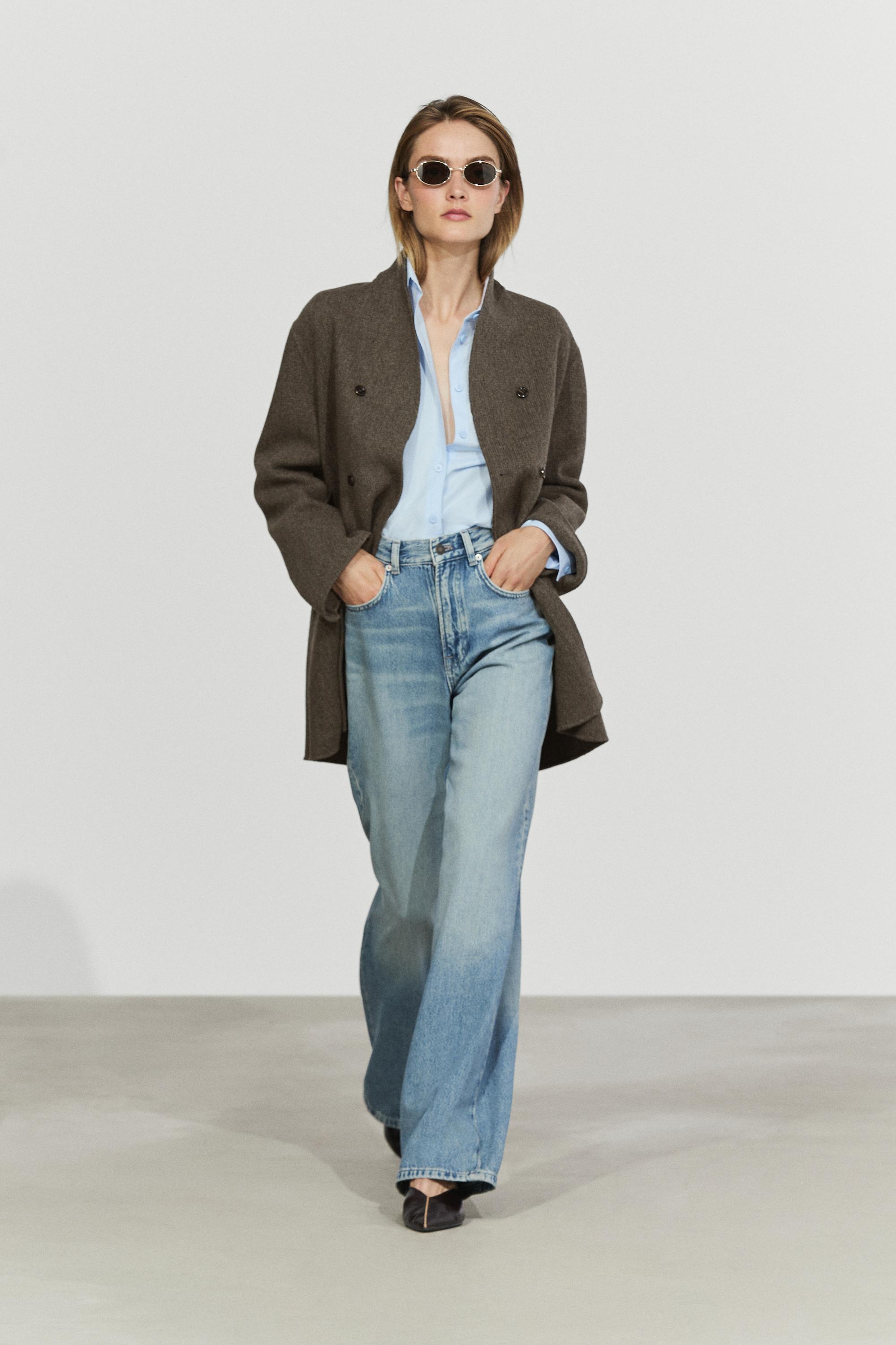 Mid-length double-breasted coat with button detail