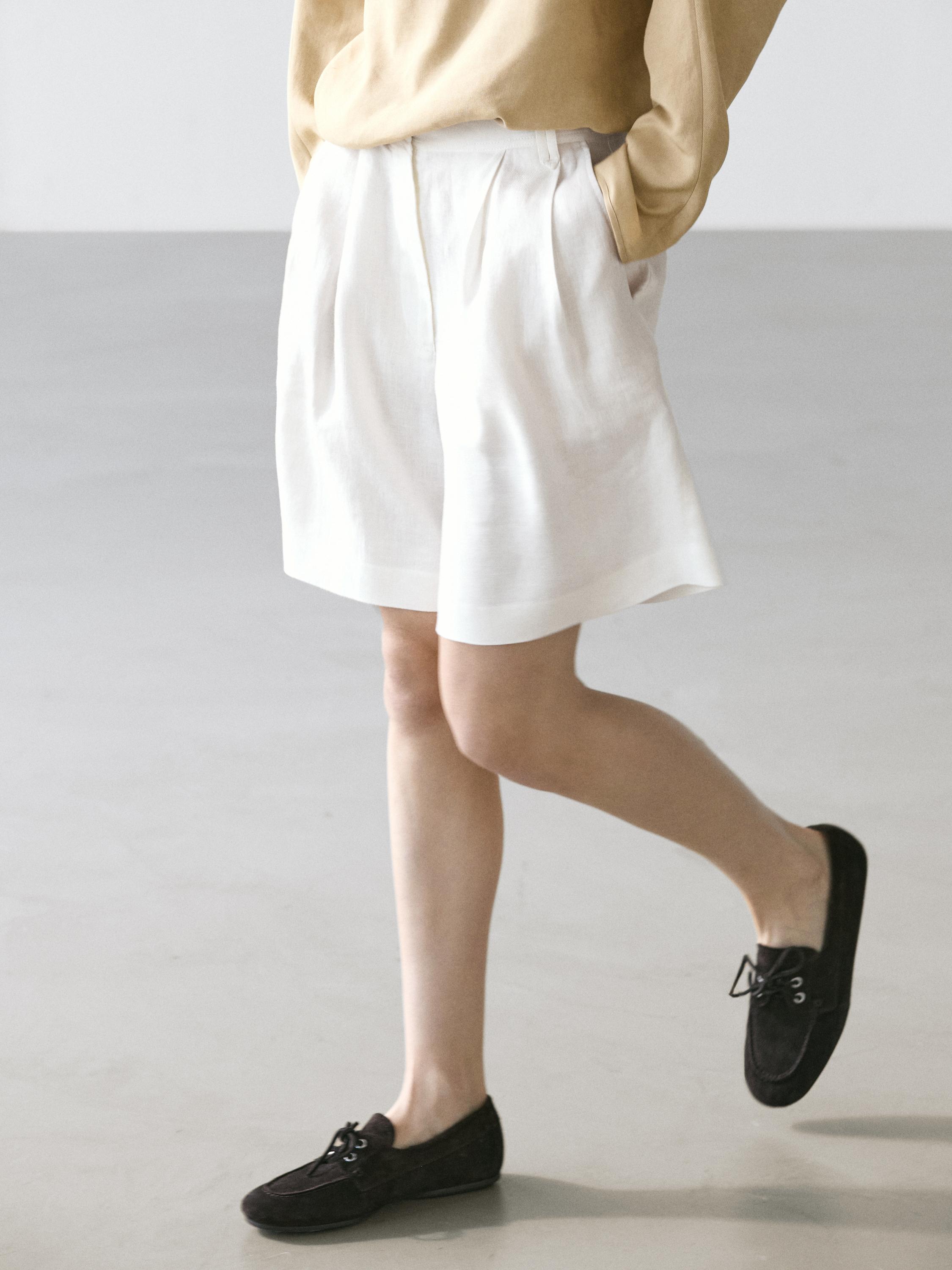 100% linen short pleated Bermuda shorts — WHITE