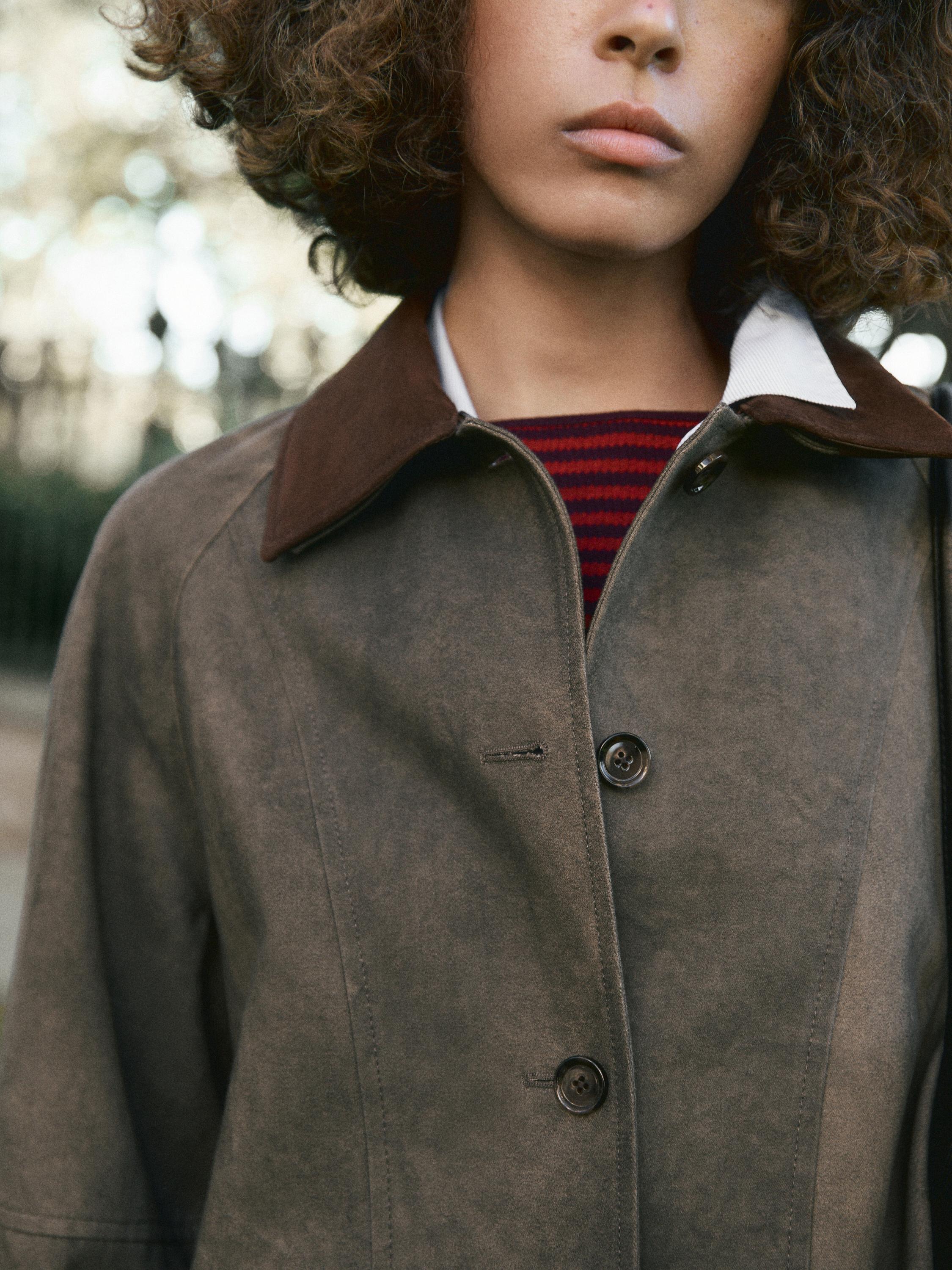 Water-repellent jacket with layered collar