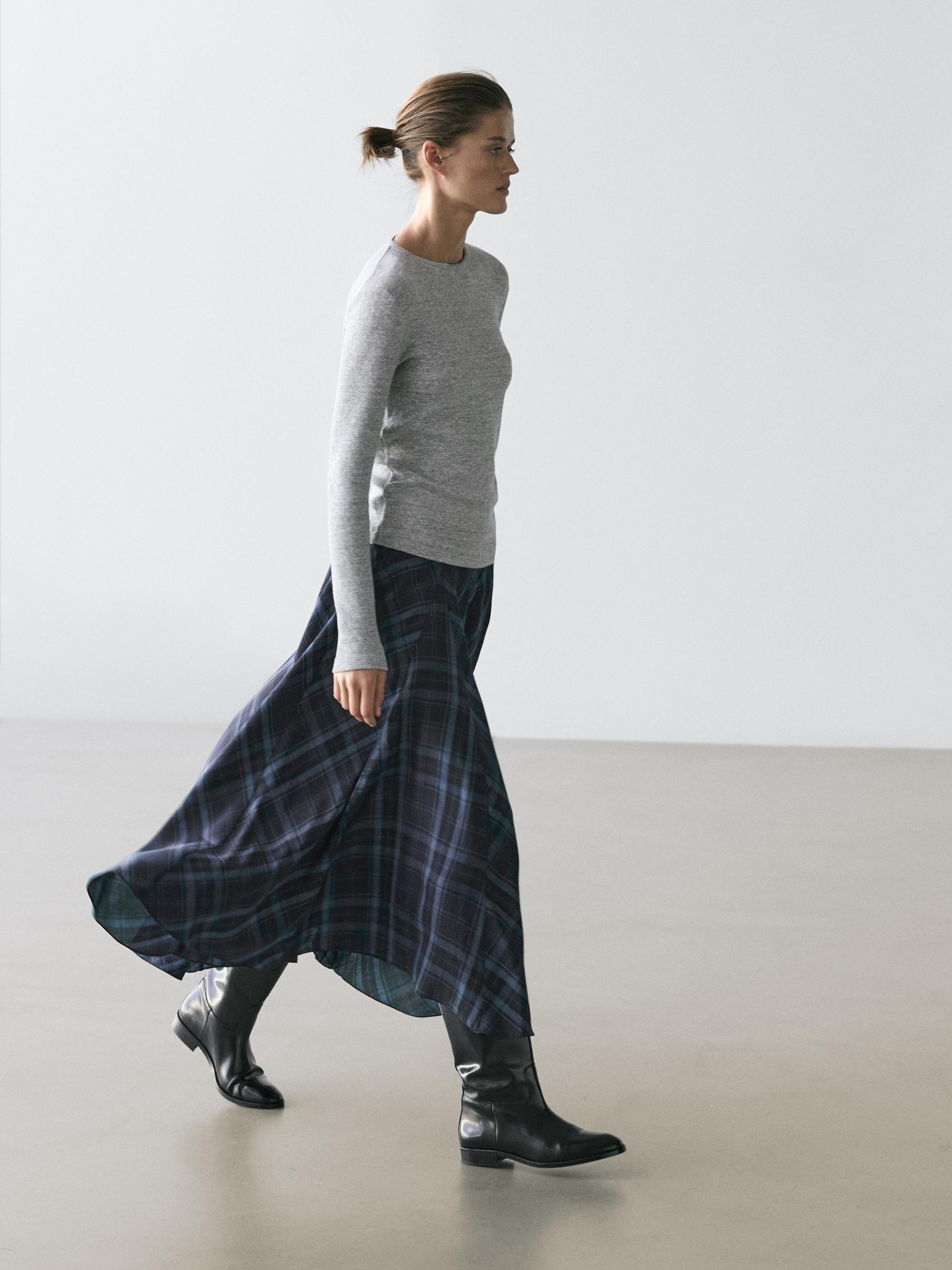 Flowing skirt with checked print godets