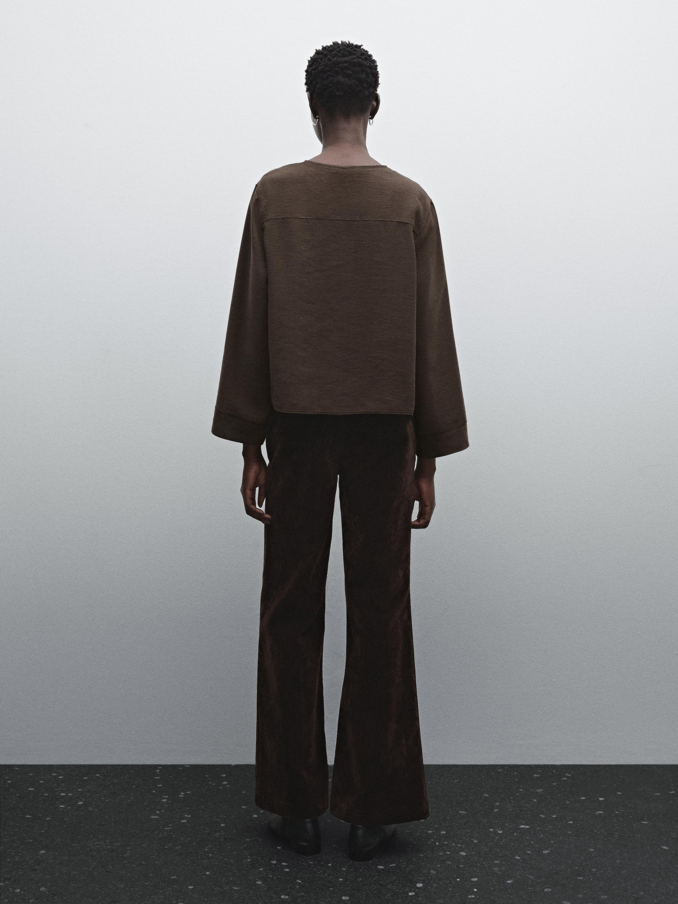 Flowing shirt with button detail on the chest