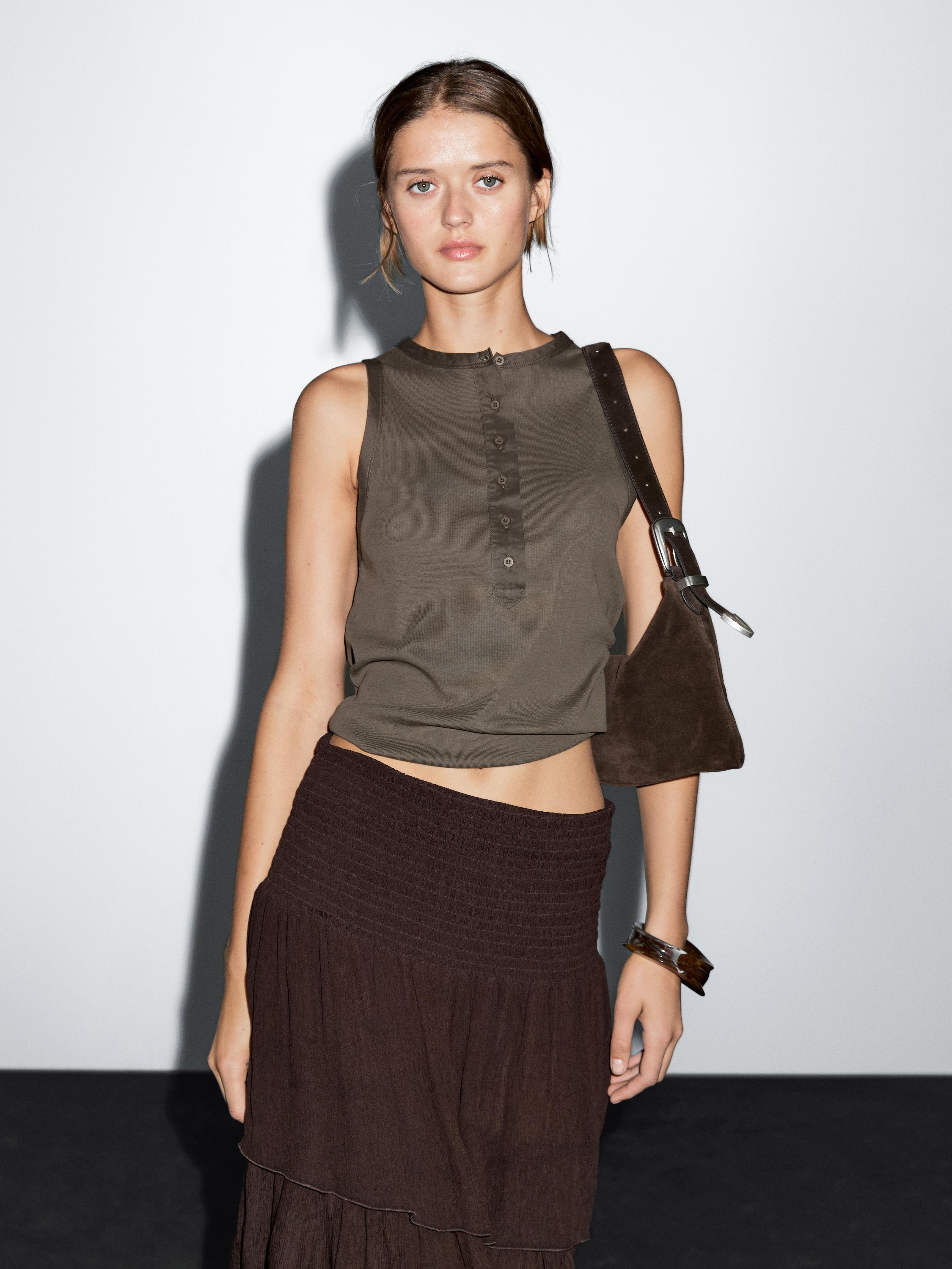 Top mit Kontrastdetail und Biese