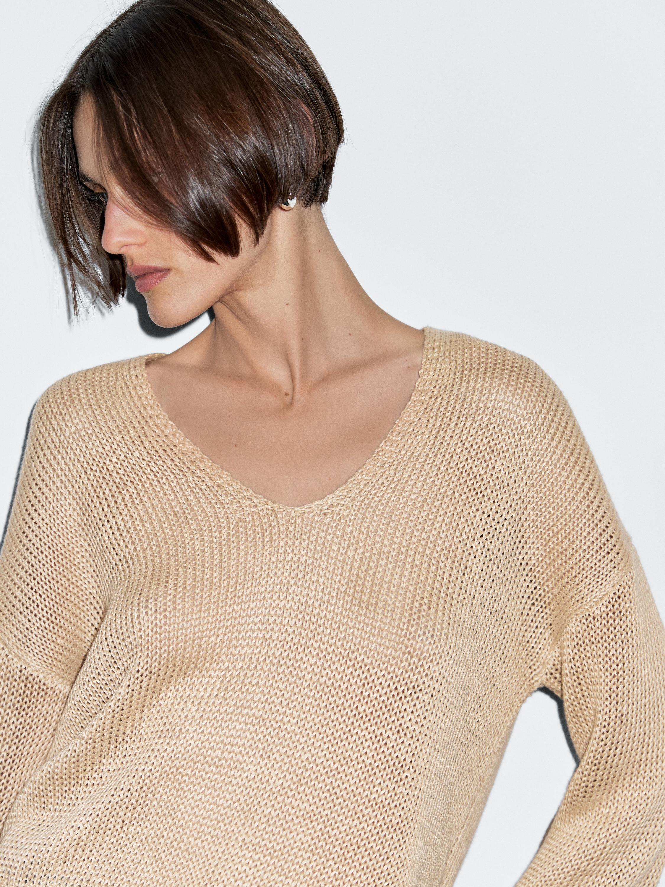 Pull en maille de lin à col en V