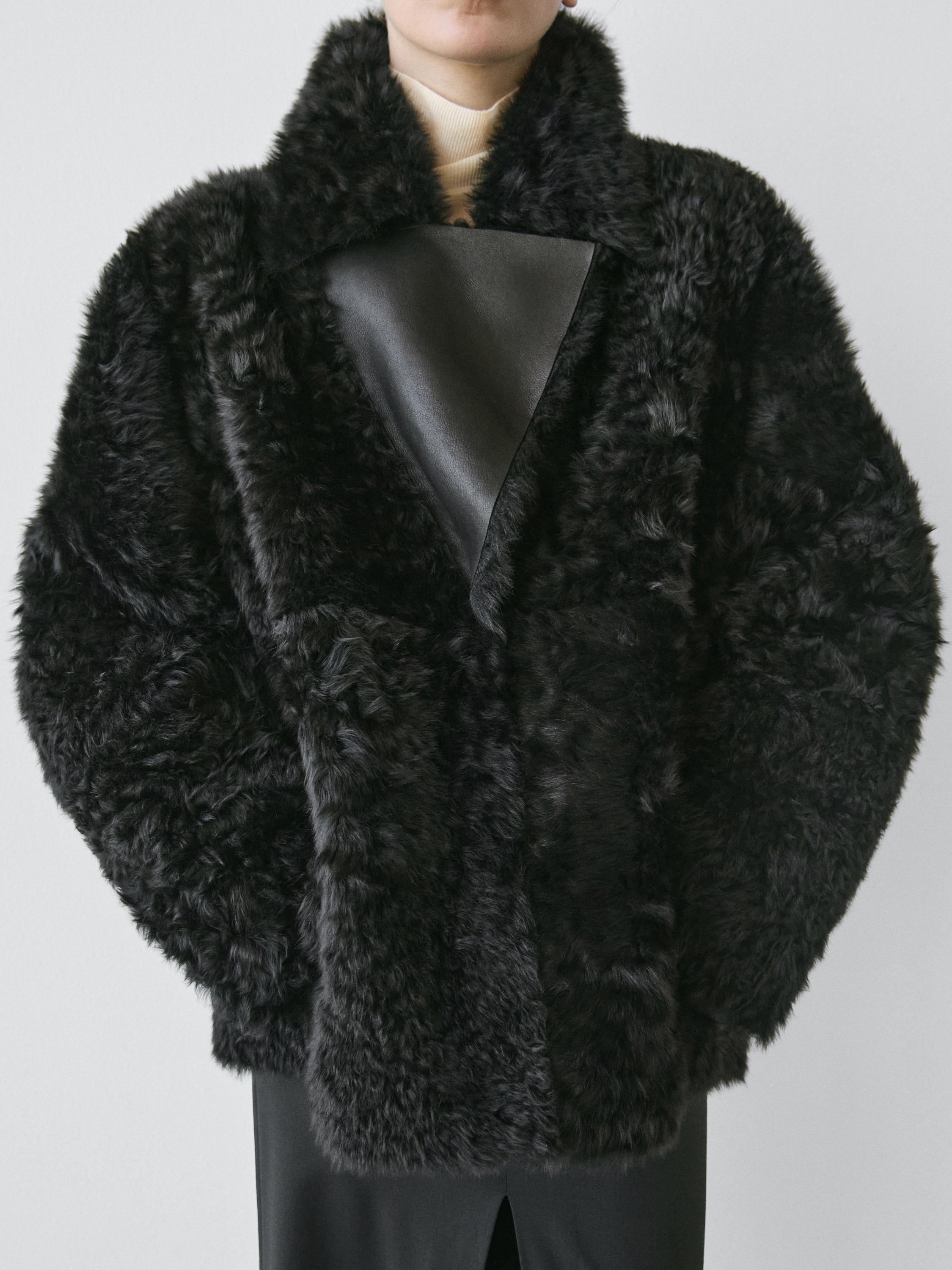 Sheepskin leather coat with lapel collar - STUDIO — BLACK