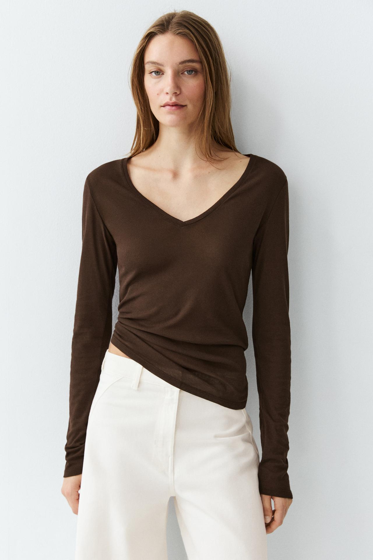 Slim fit long sleeve V-neck T-shirt — BROWN