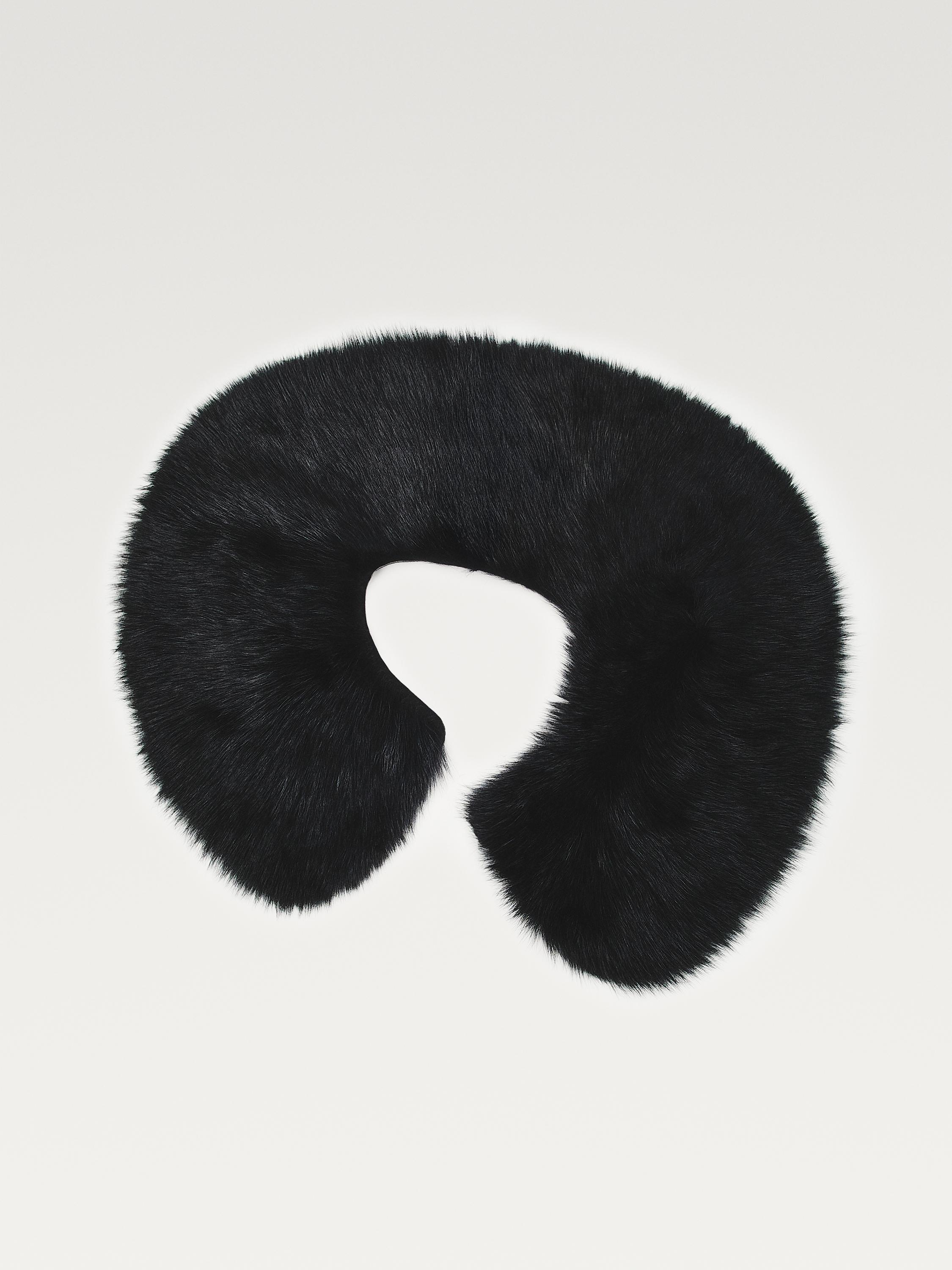 Lambskin collar