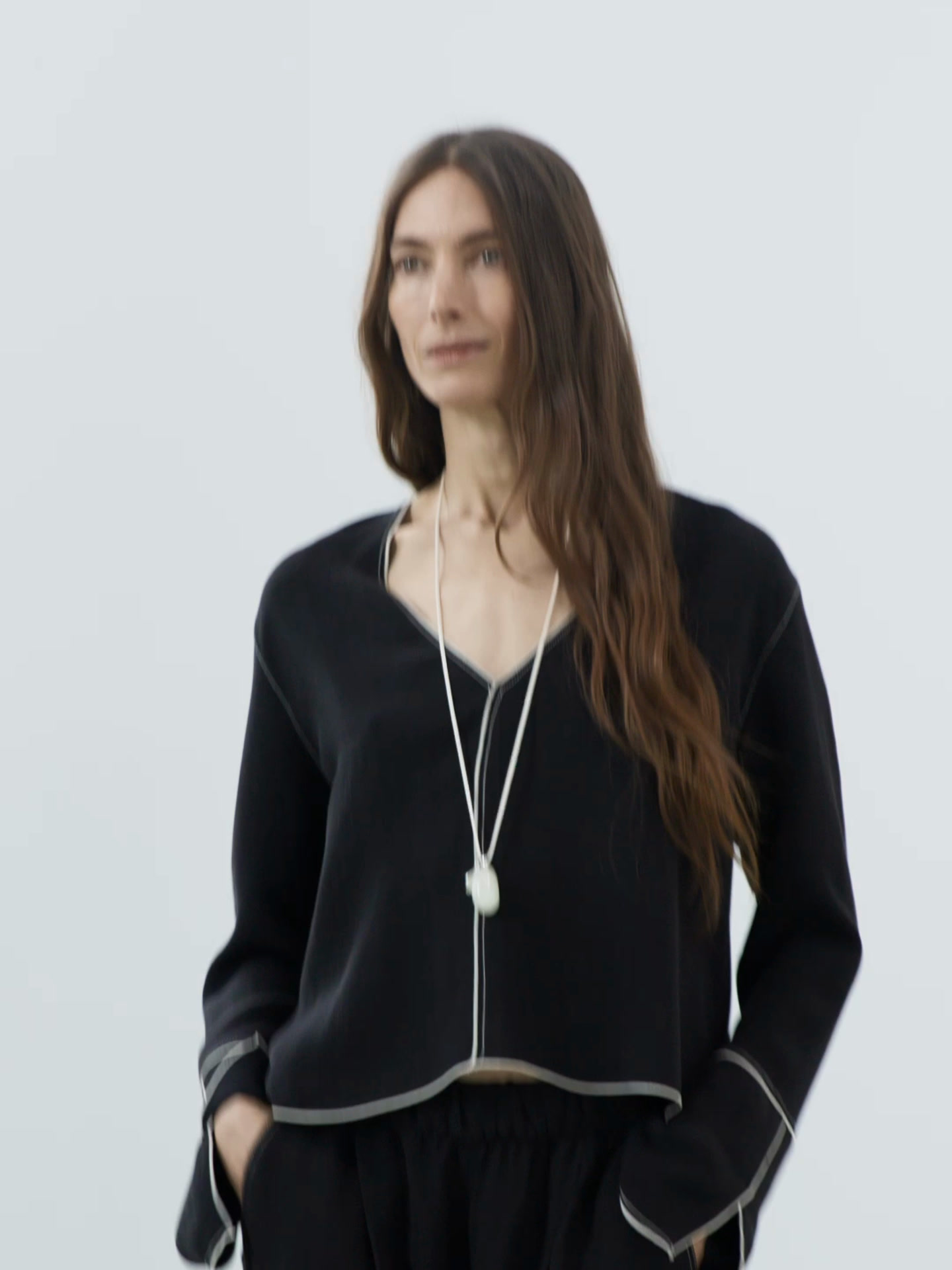 Flowing trousers with contrast topstitching