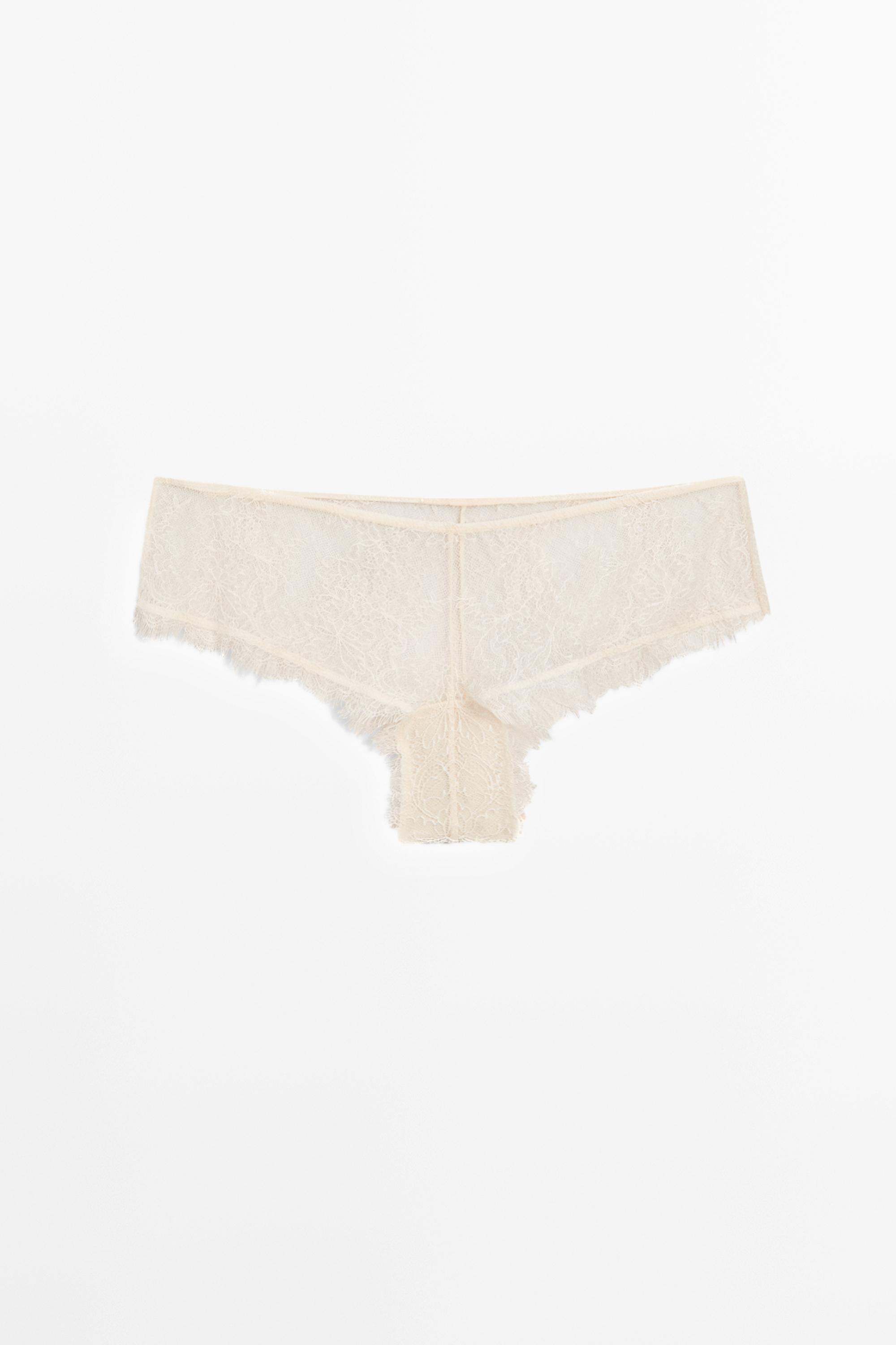 Scalloped lace culotte briefs — CREAM