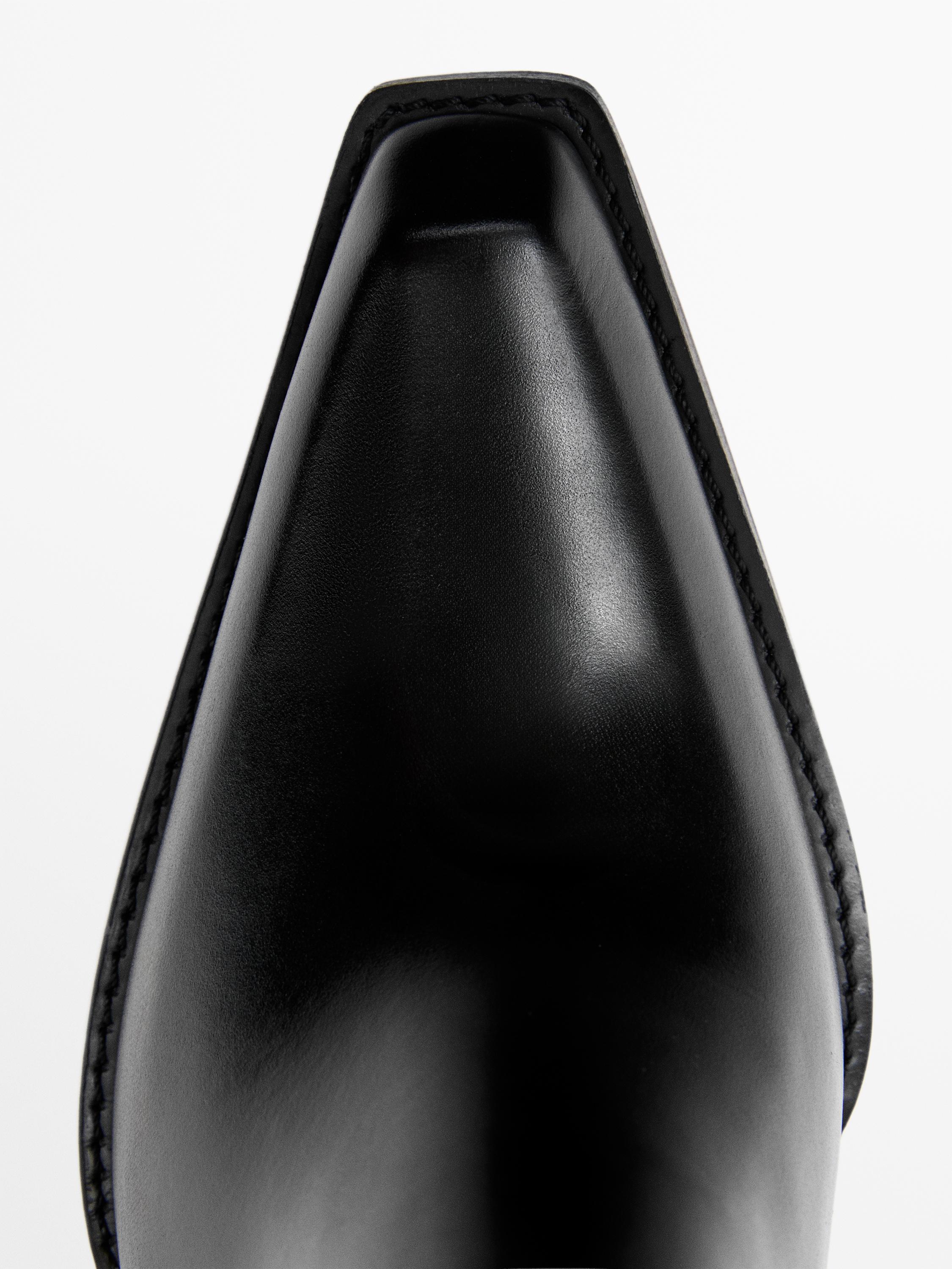 Stivaletti con tacco stile cowboy