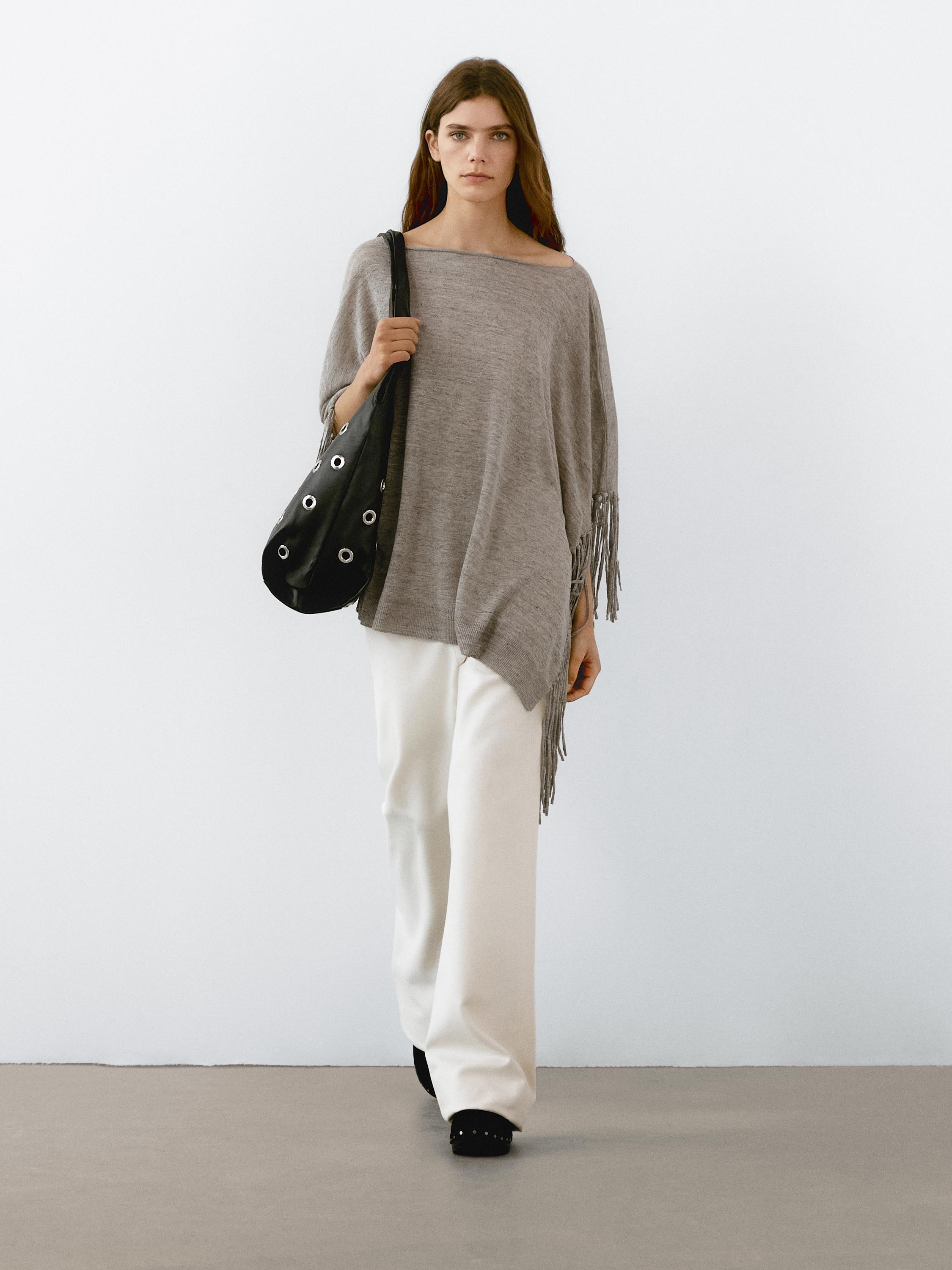 طقم بونشو رمادي بشراشيب وبنطلون أبيض