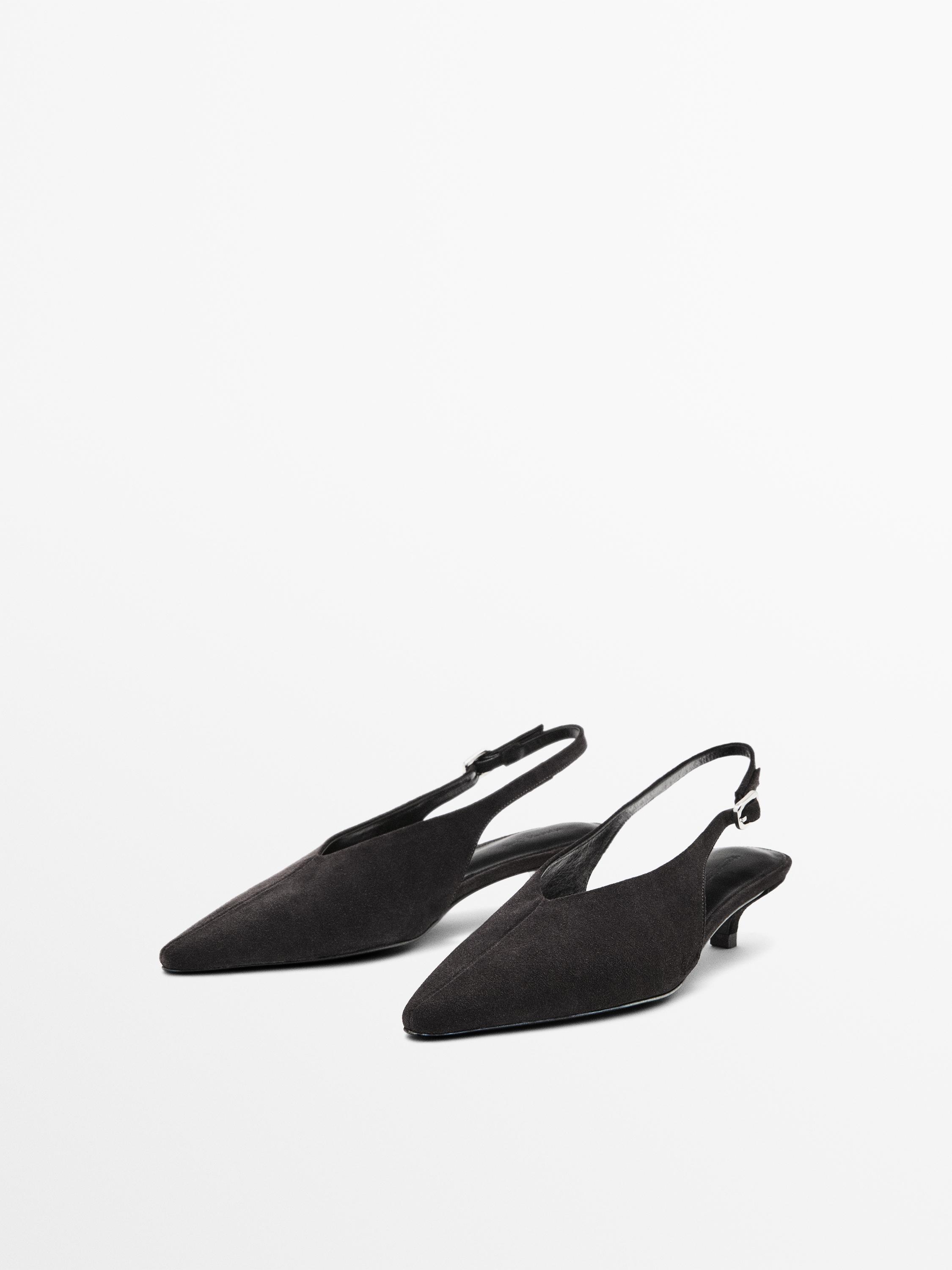 Chaussures croûte de cuir à talon ouvertes à l’arrière