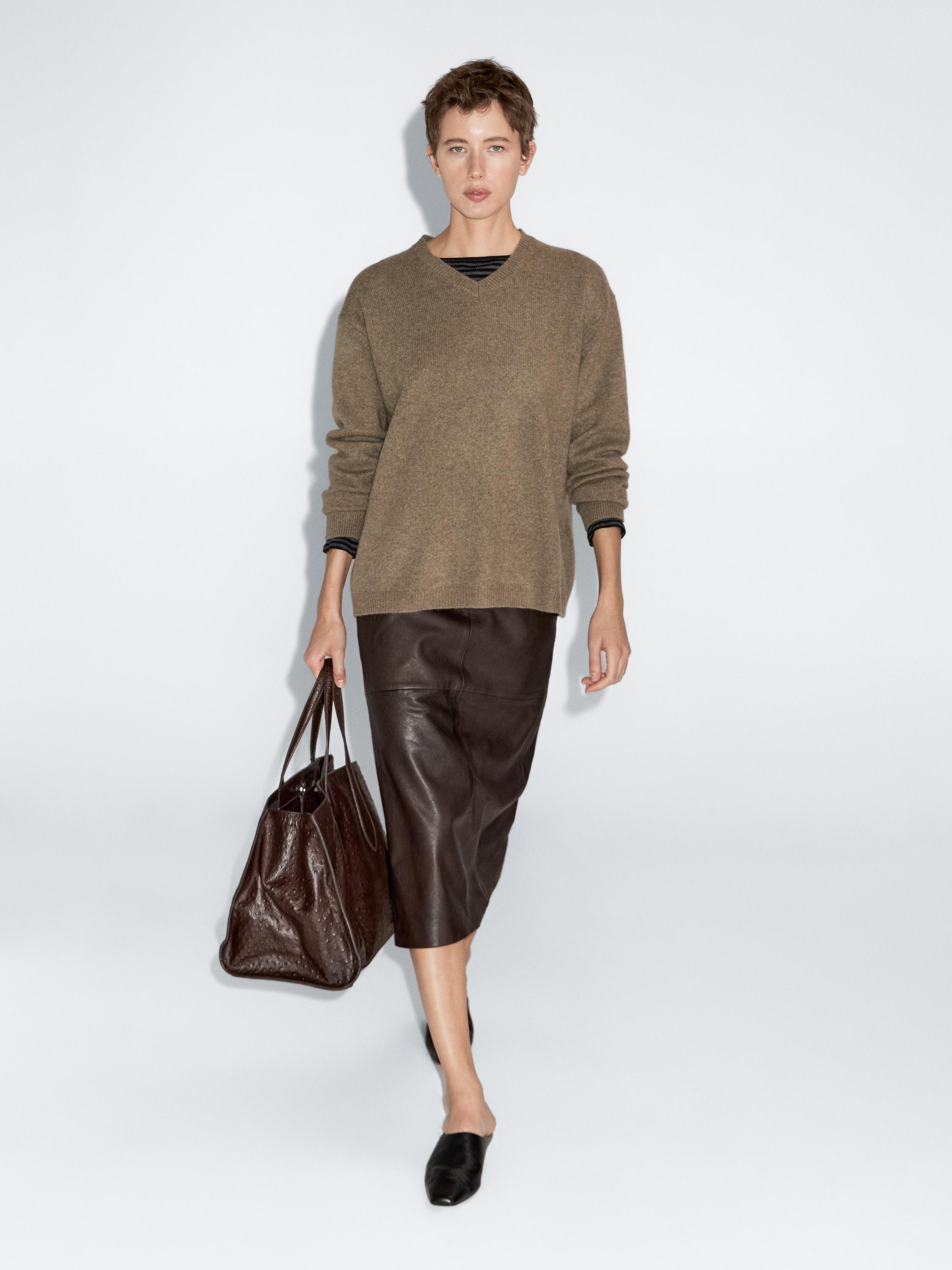 Oversize V-neck knit sweater