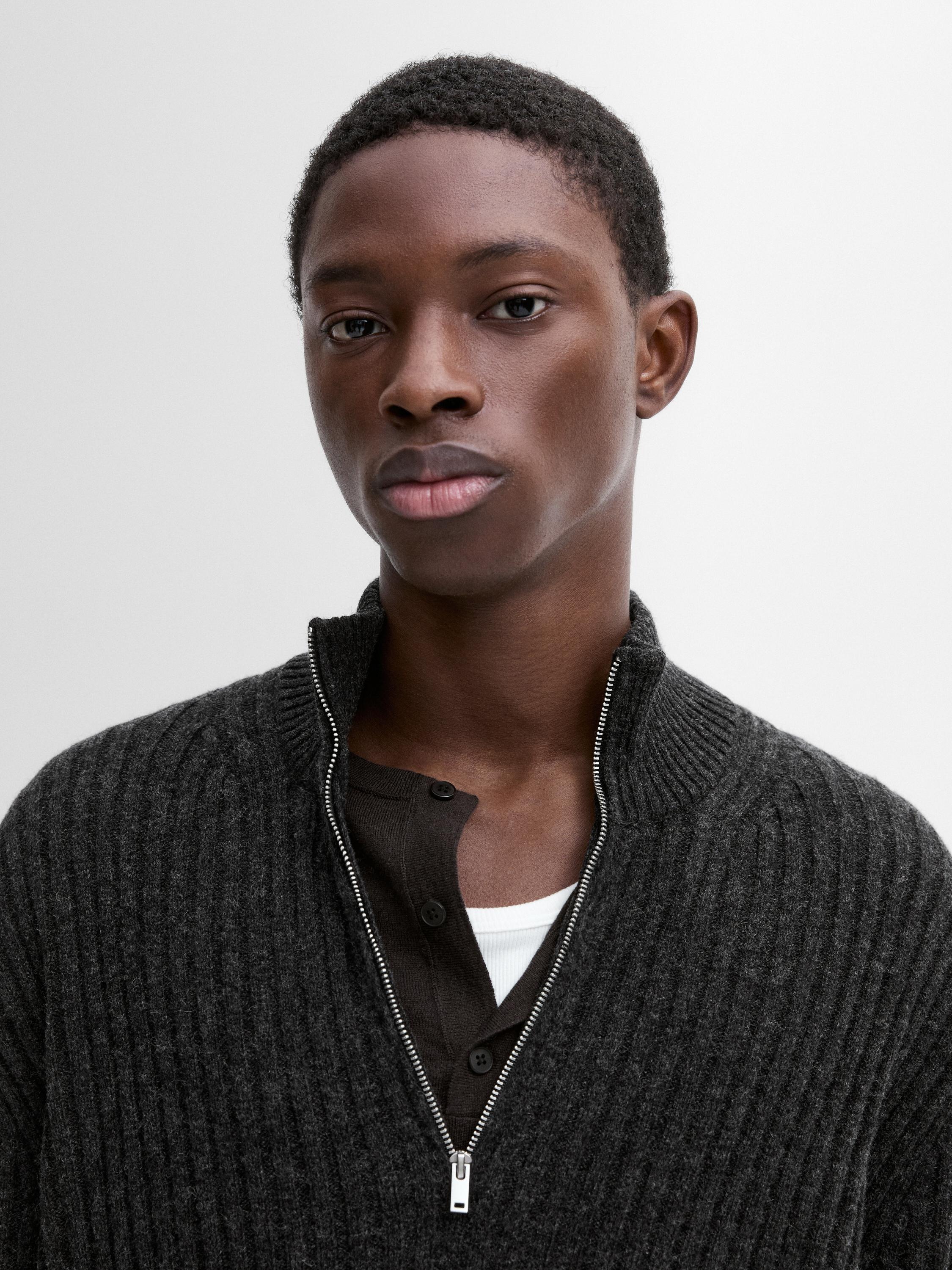 Mock neck knit sweater