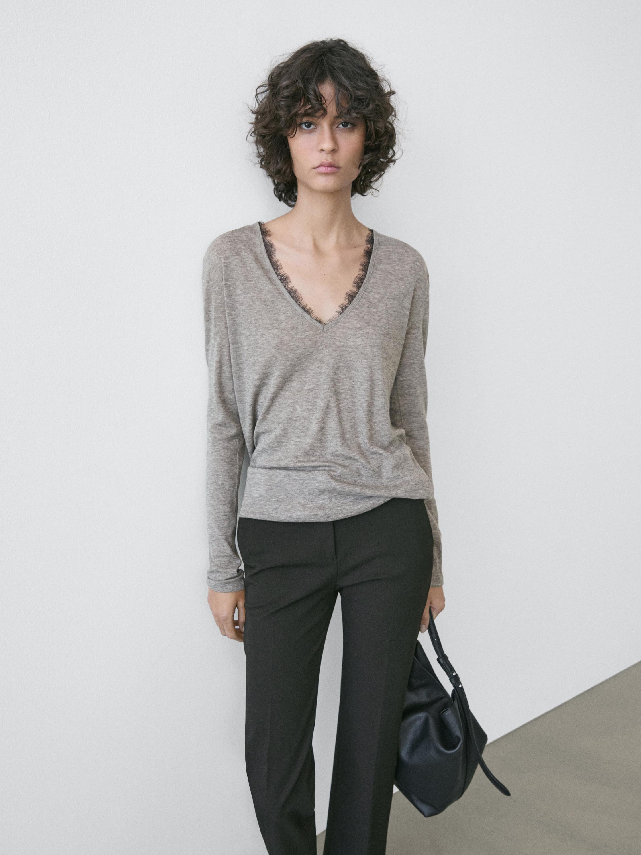 T-shirt col V à dentelle