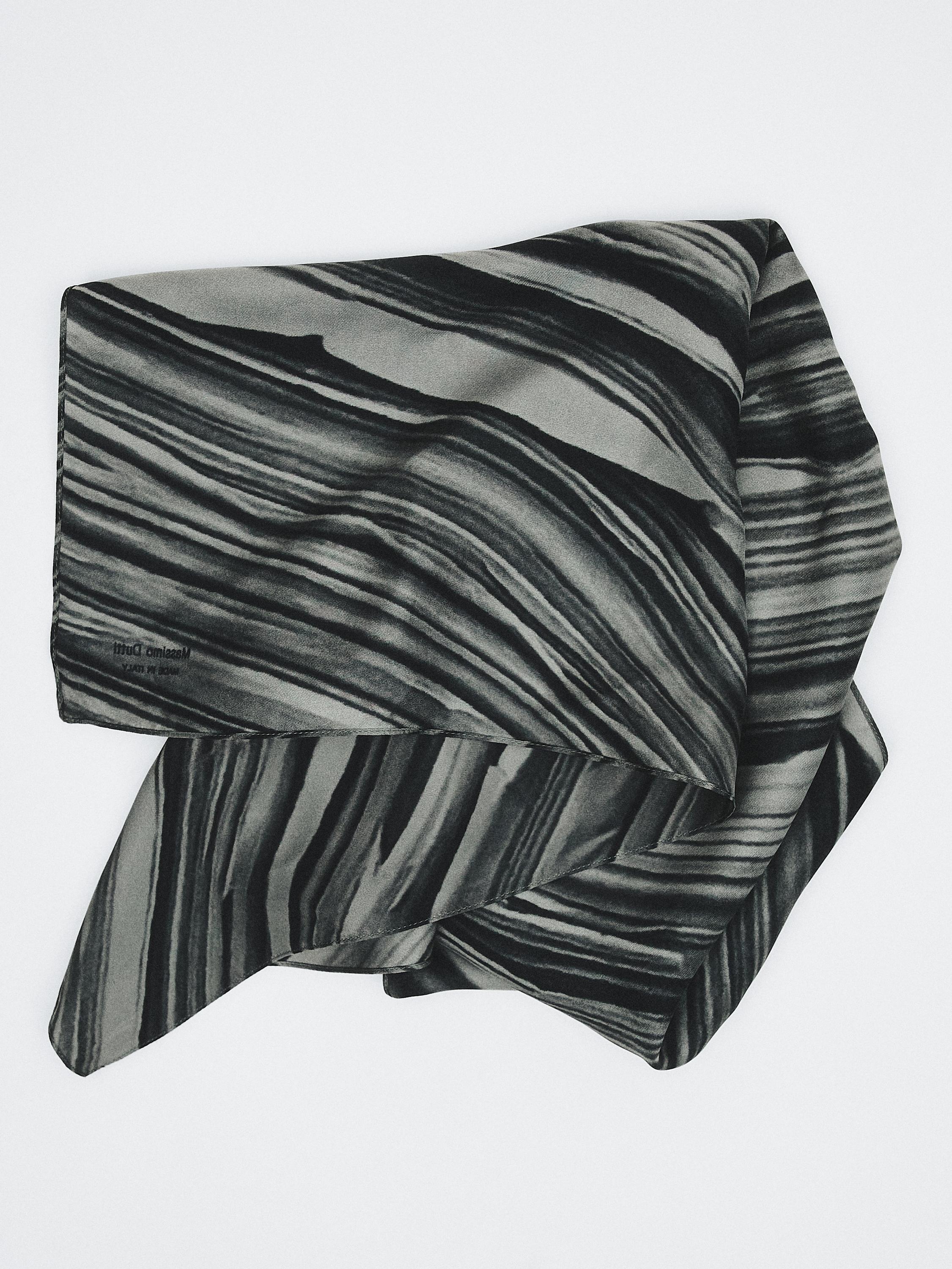 Printed silk scarf · Anthracite Grey · Sjaals | Massimo Dutti