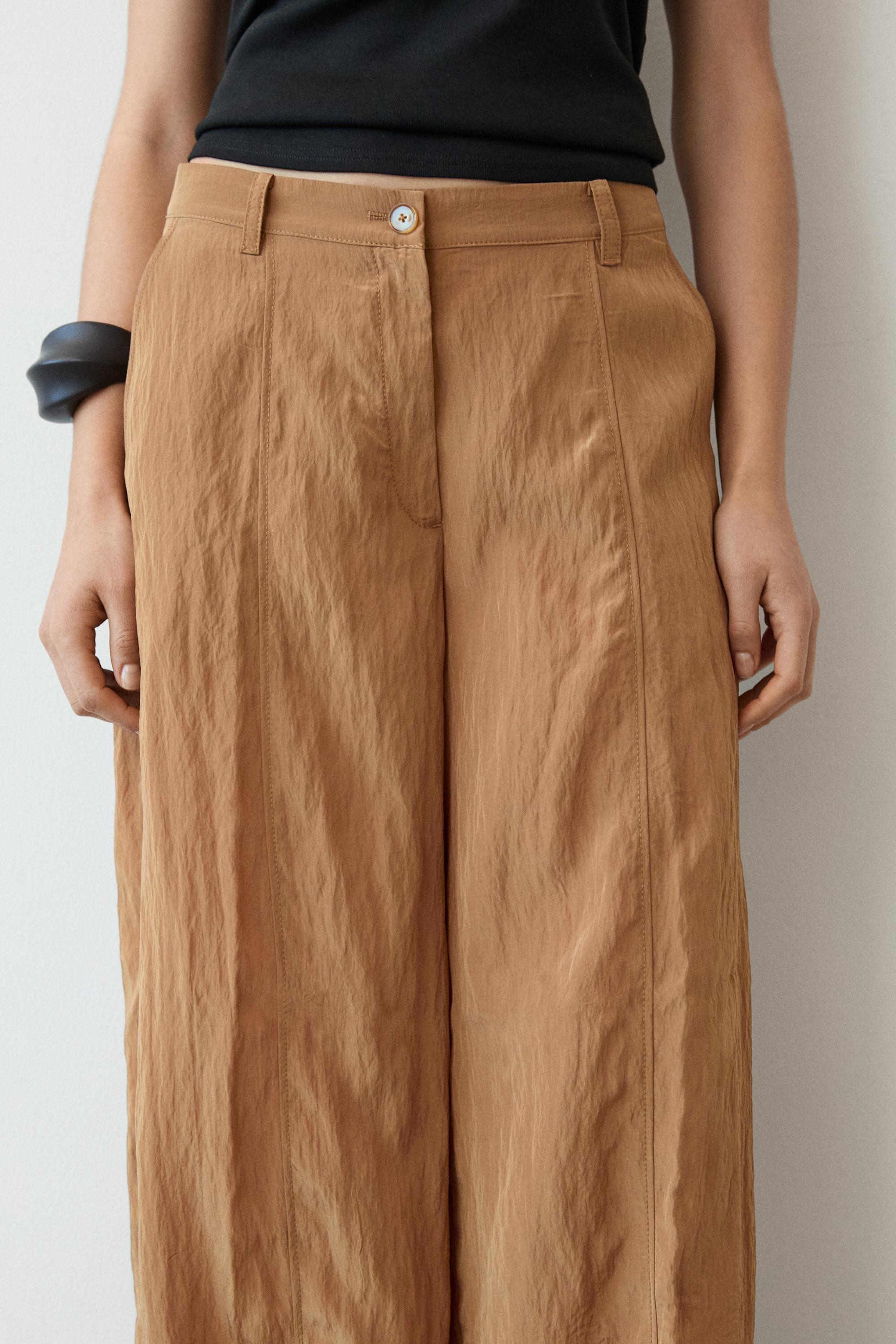 Lightweight barrel fit trousers — Caramel
